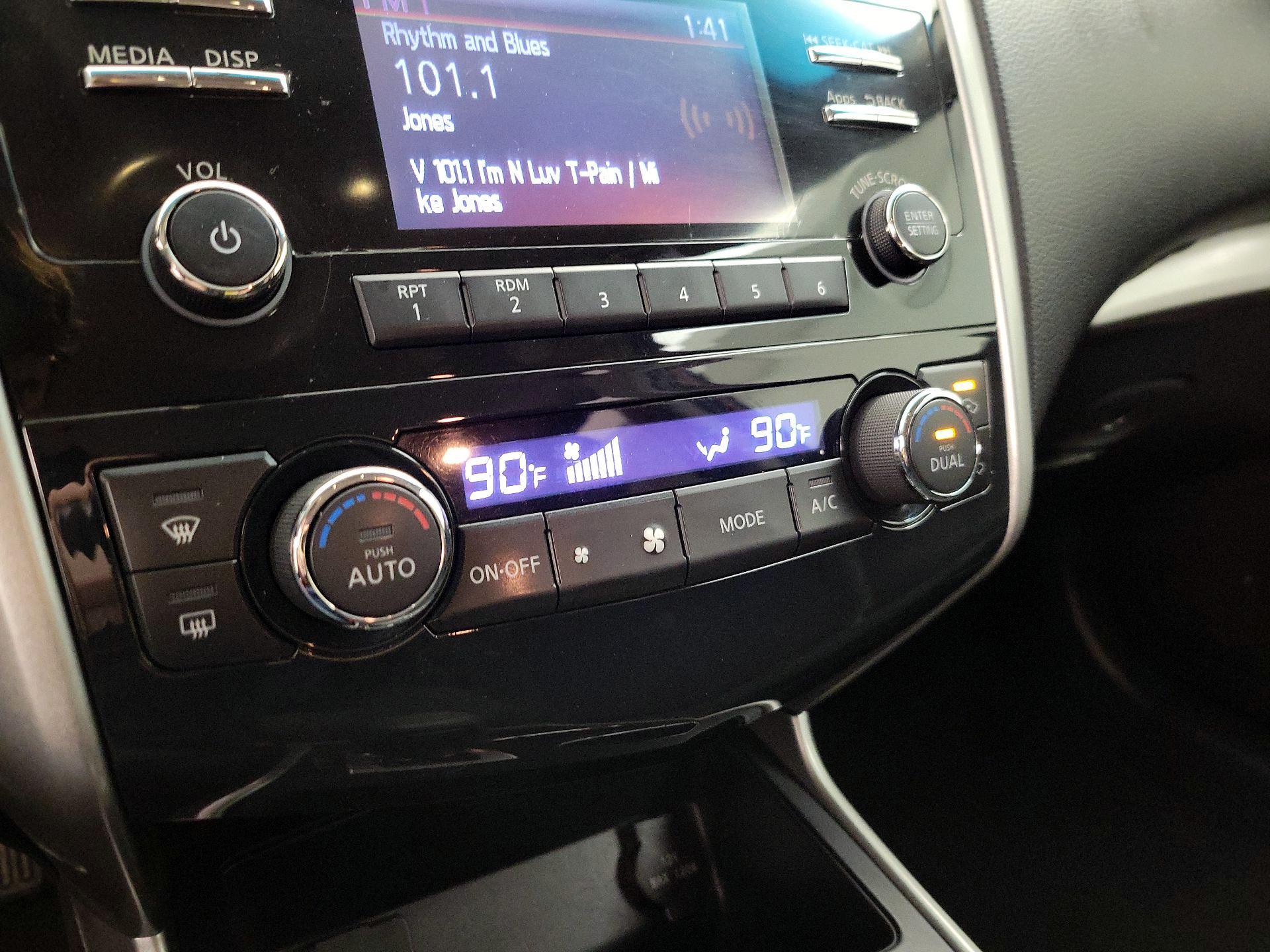 Thumbnail: 2015 Nissan Altima - 16