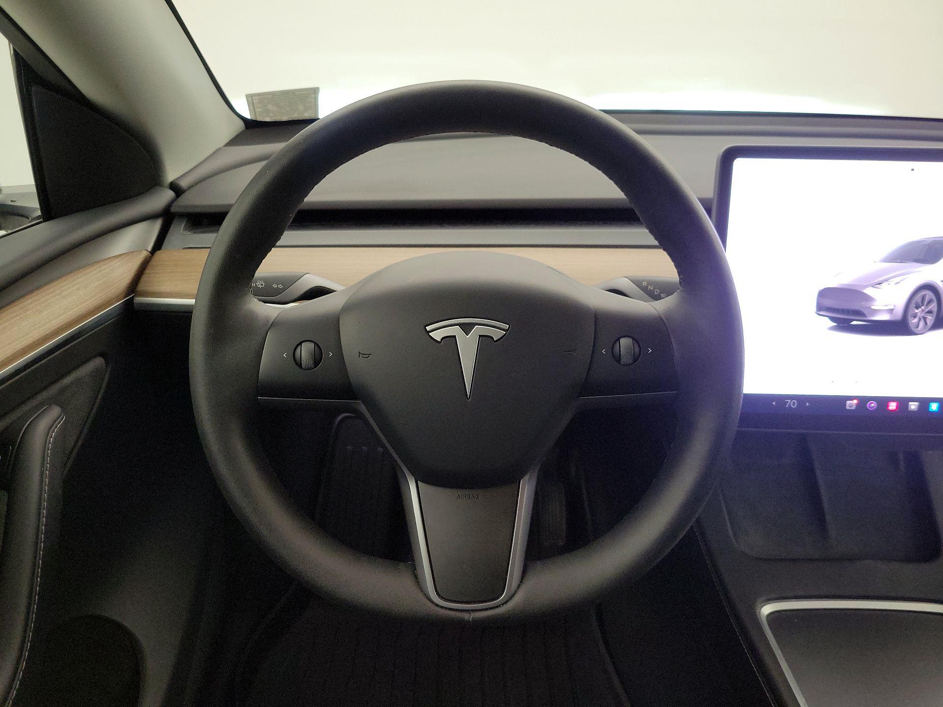 Thumbnail: 2025 Tesla Model Y - 10