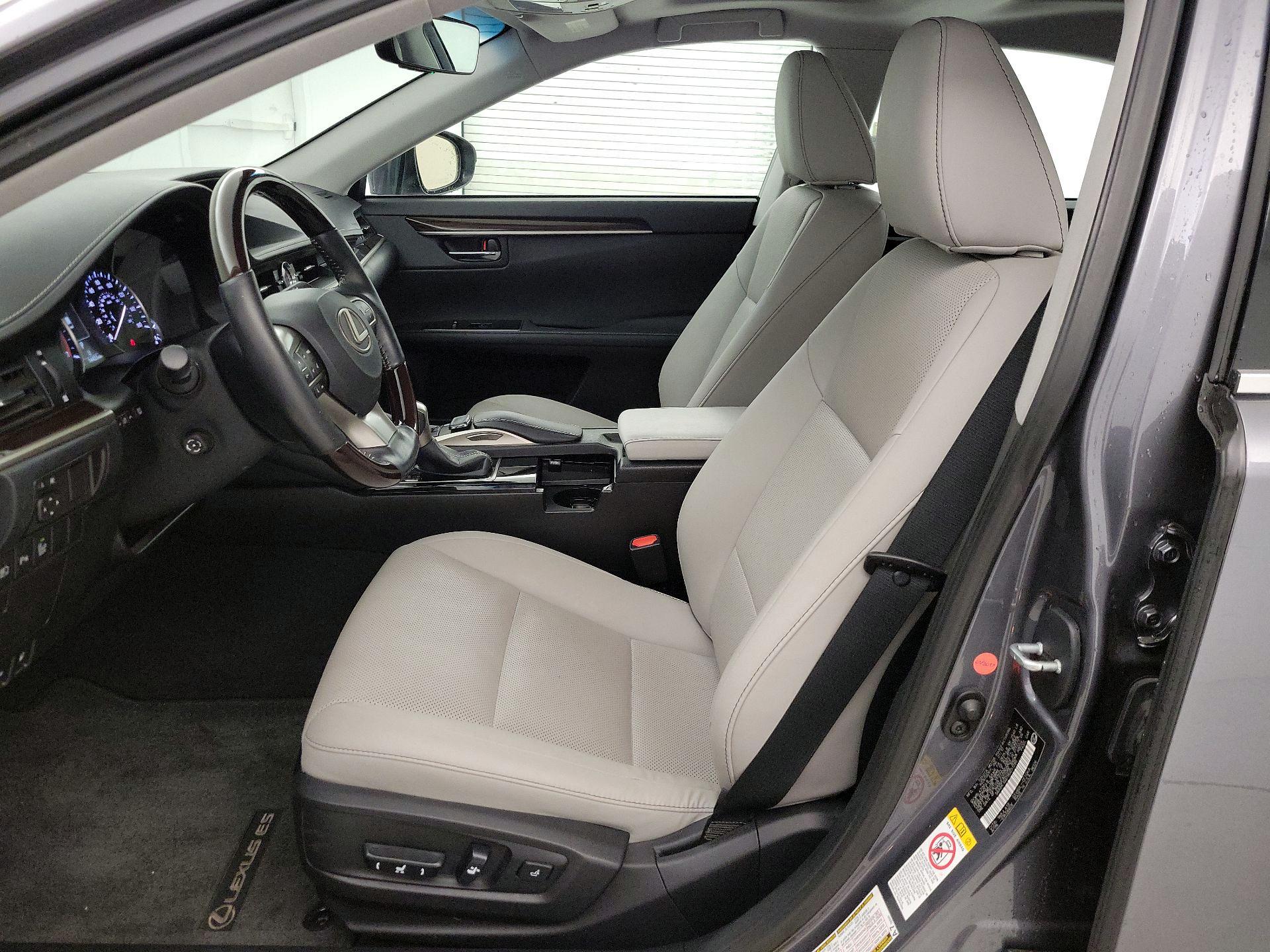 Thumbnail: 2017 Lexus ES - 11