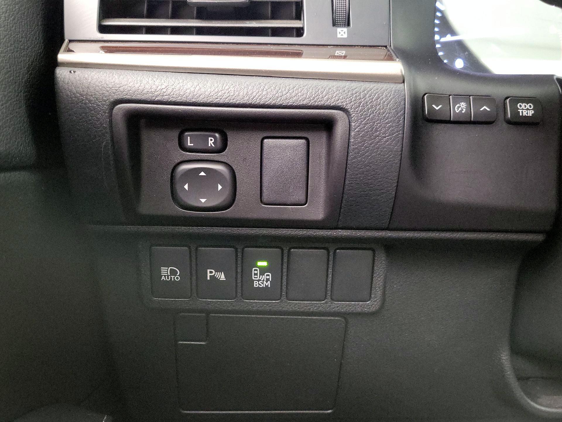 Thumbnail: 2017 Lexus ES - 13