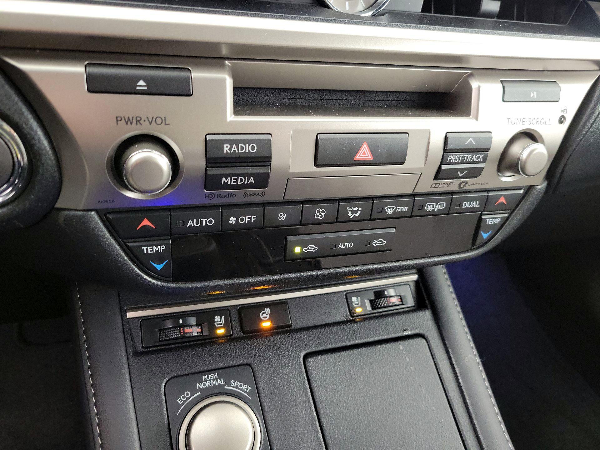 Thumbnail: 2017 Lexus ES - 16