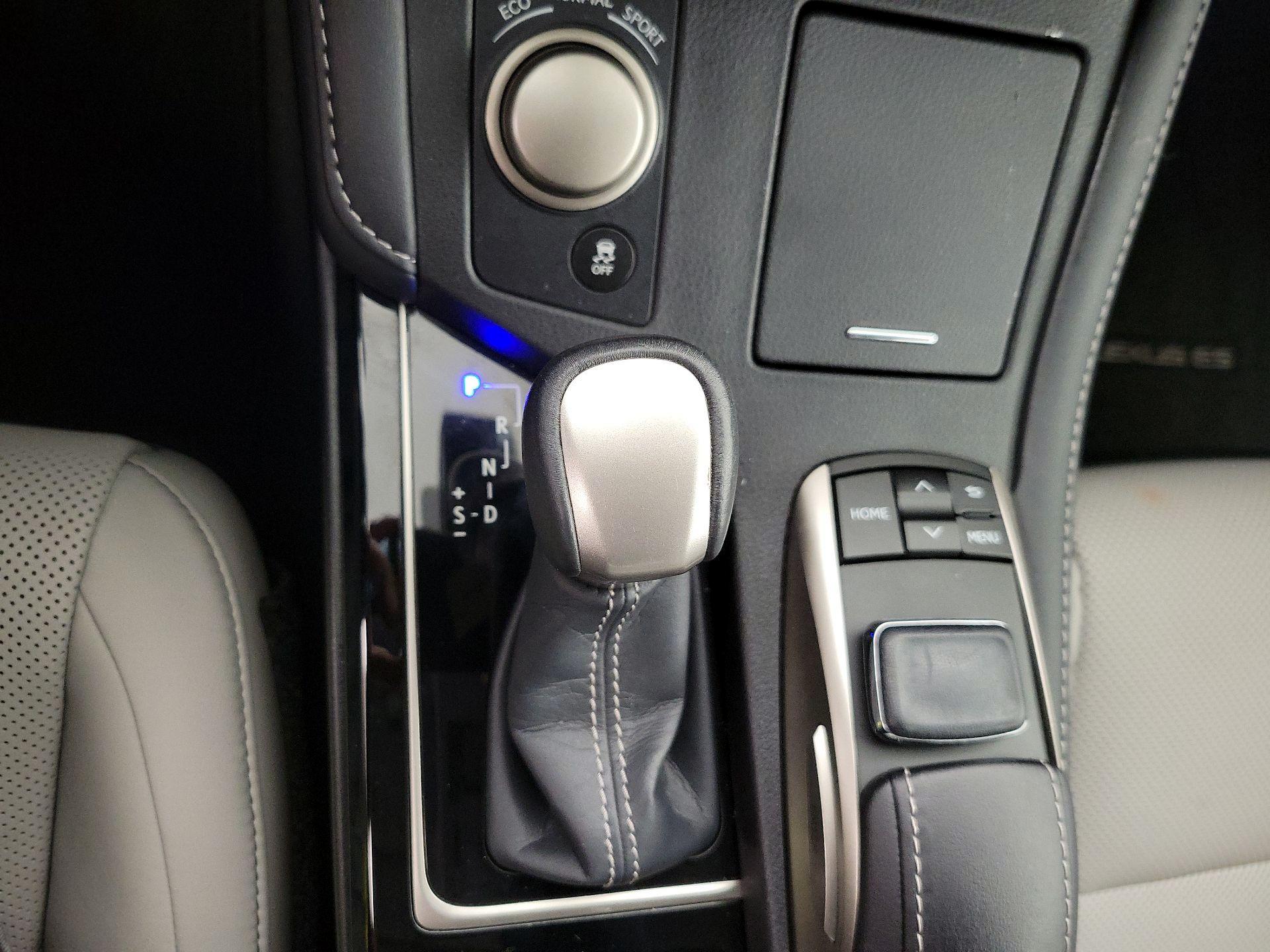 Thumbnail: 2017 Lexus ES - 17