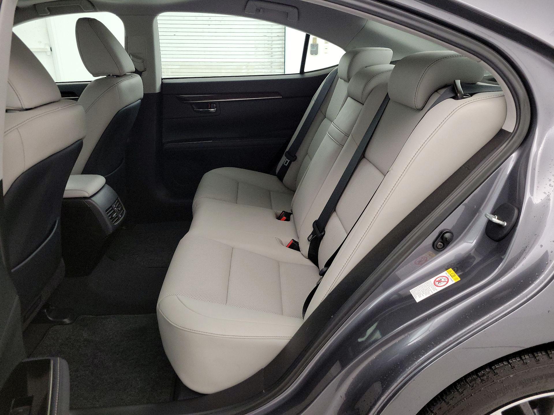 Thumbnail: 2017 Lexus ES - 18