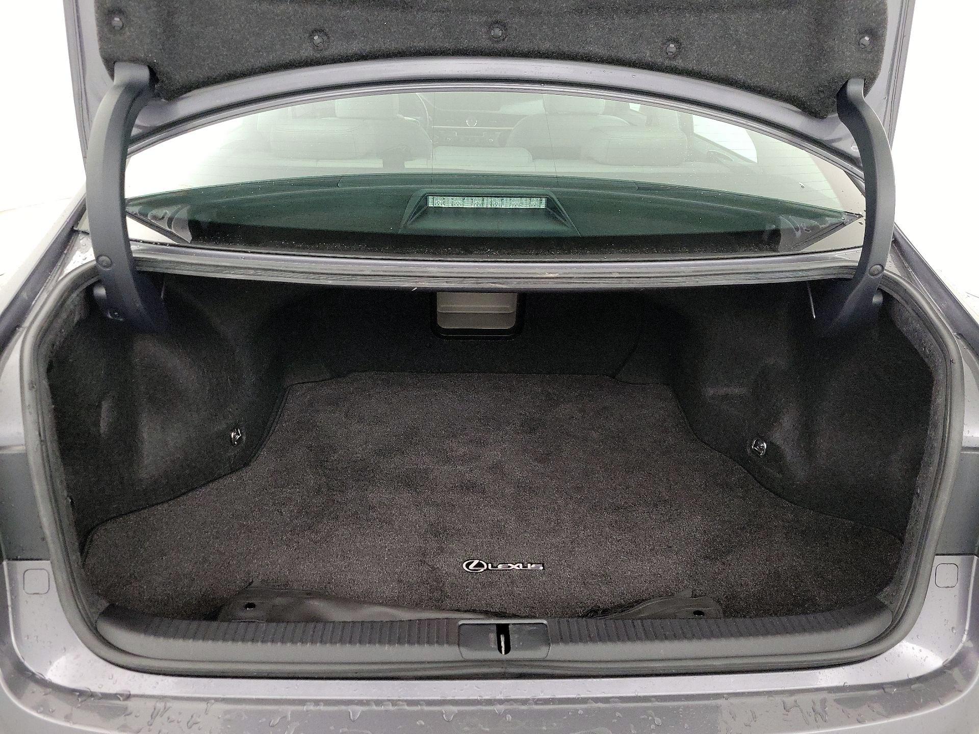 Thumbnail: 2017 Lexus ES - 19