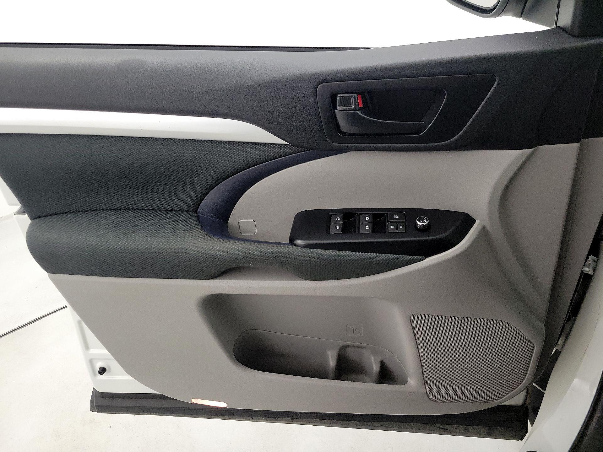 Thumbnail: 2019 Toyota Highlander - 12