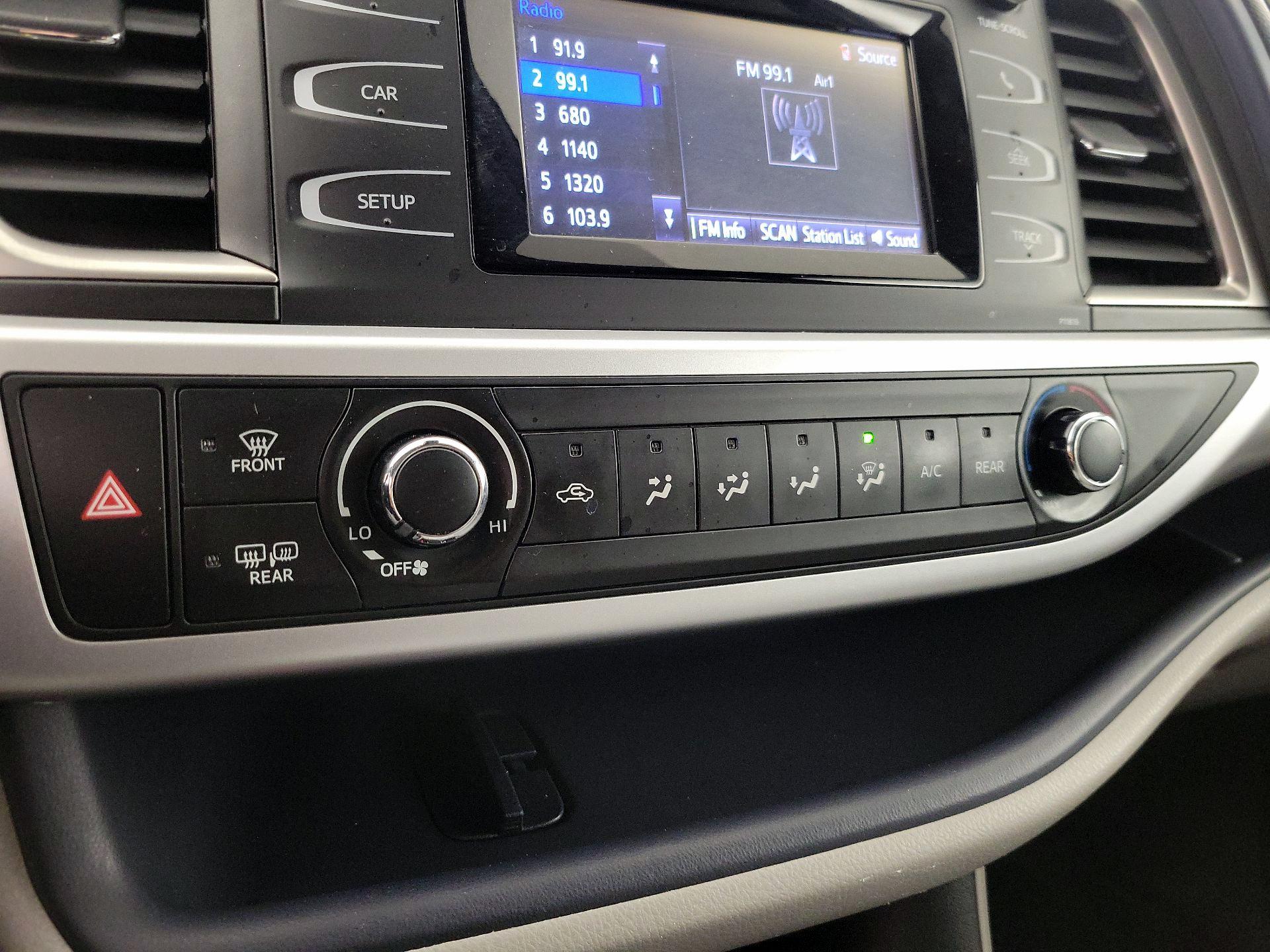 Thumbnail: 2019 Toyota Highlander - 16