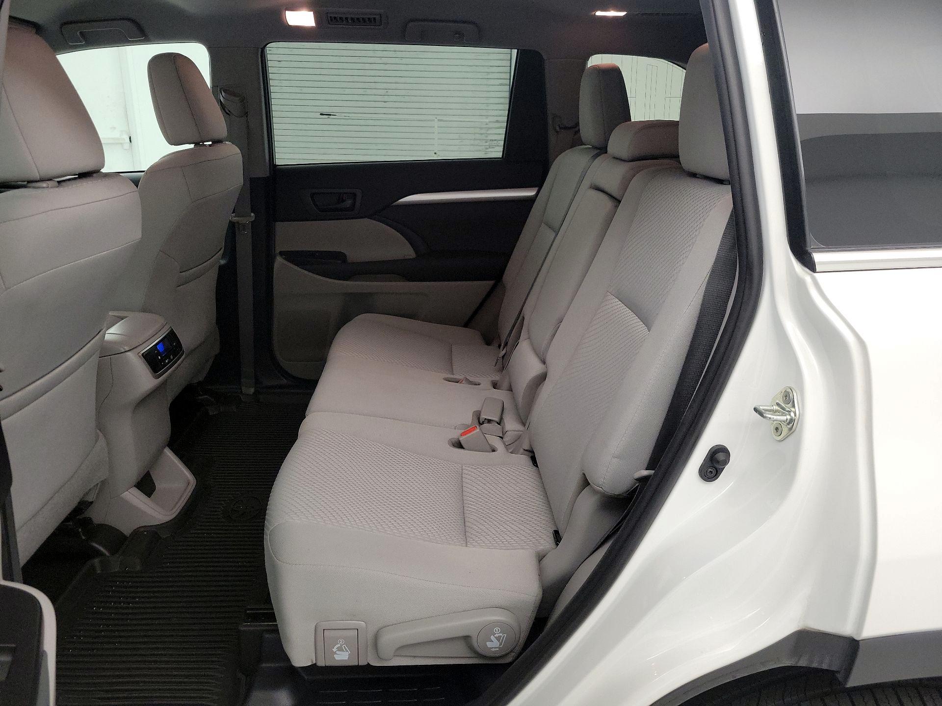 Thumbnail: 2019 Toyota Highlander - 19