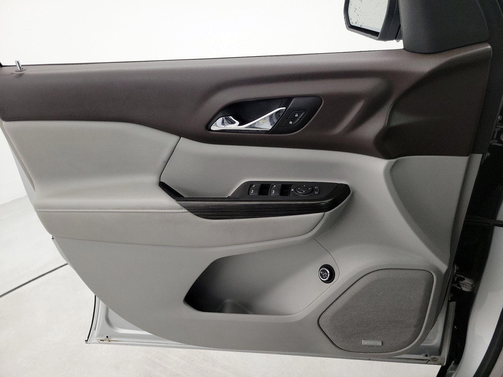 Thumbnail: 2017 GMC Acadia - 12