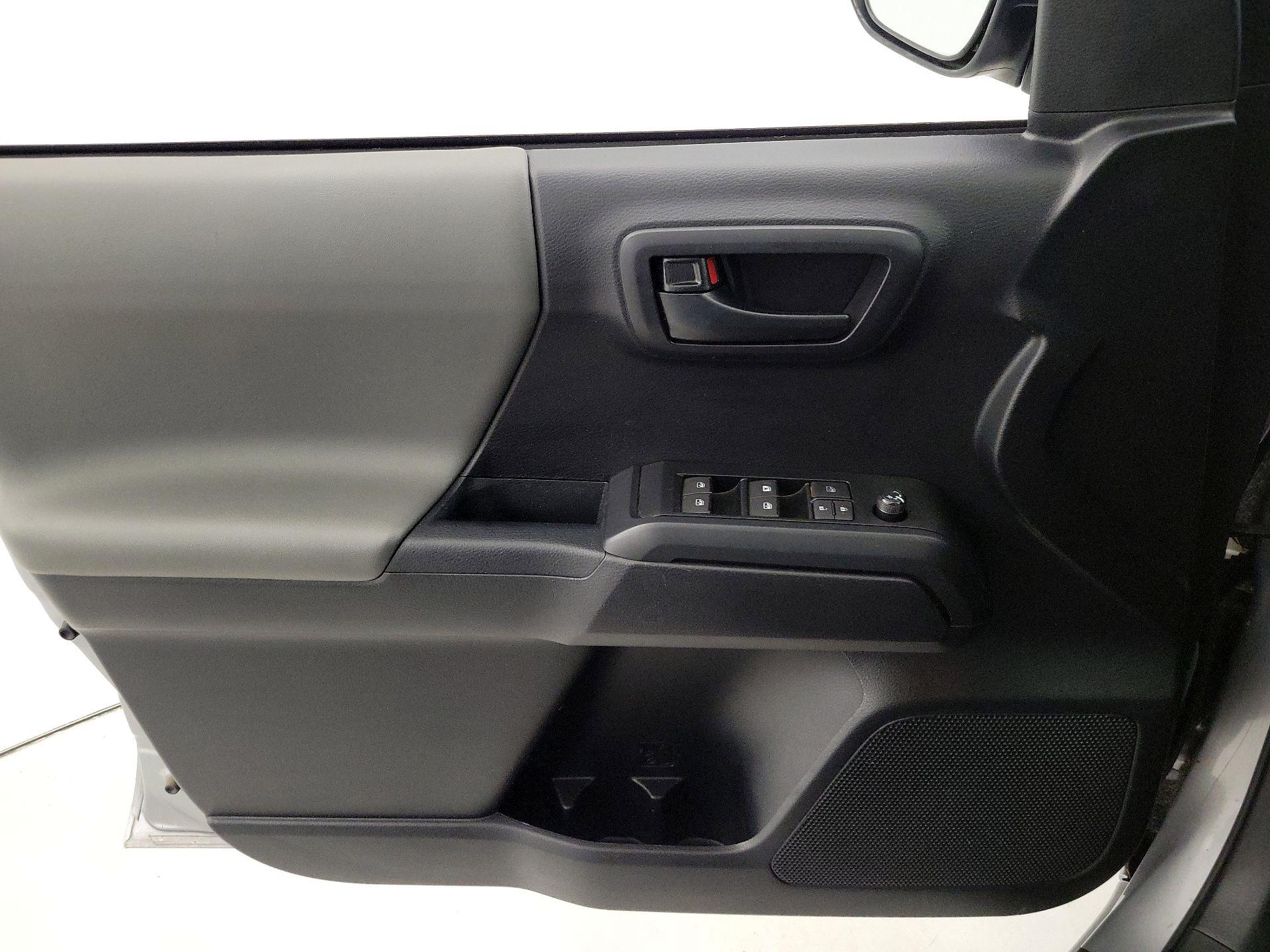 Thumbnail: 2019 Toyota Tacoma - 12