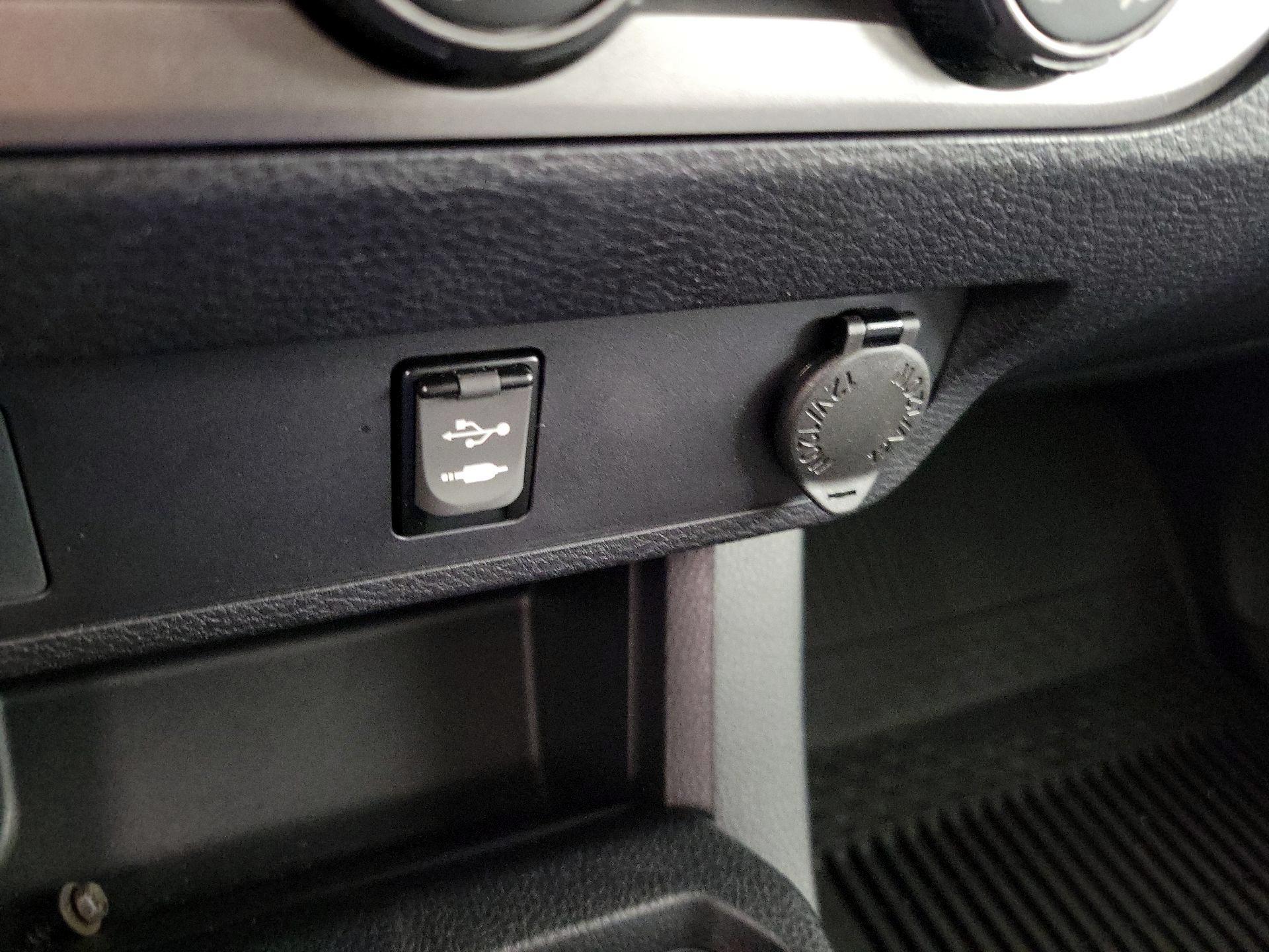 Thumbnail: 2019 Toyota Tacoma - 18