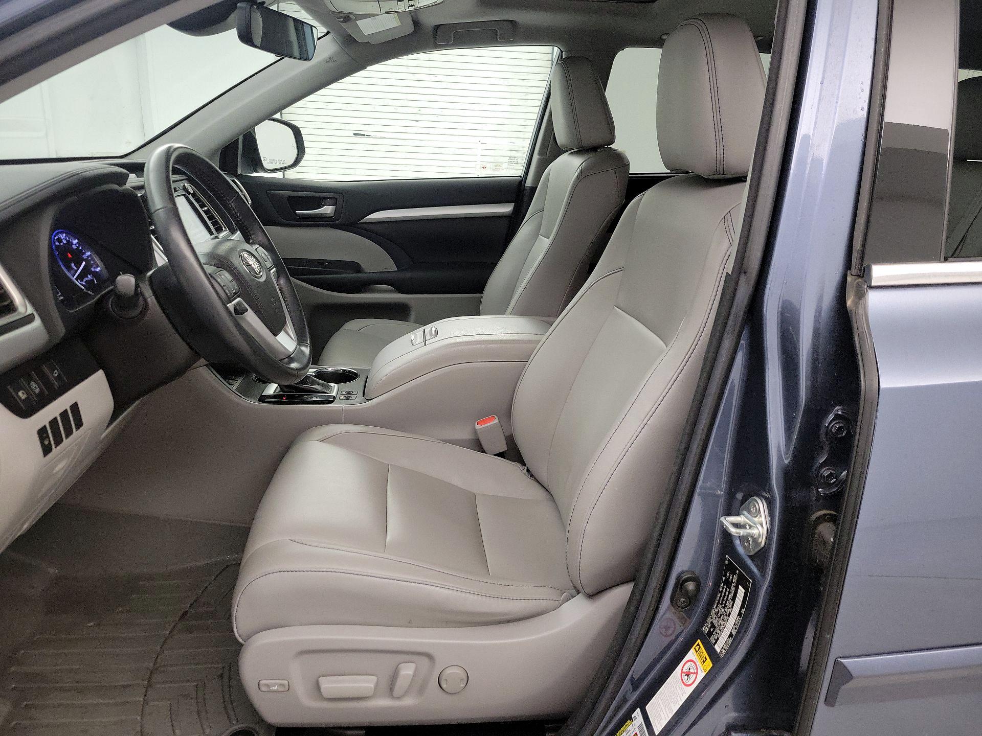 Thumbnail: 2018 Toyota Highlander - 11