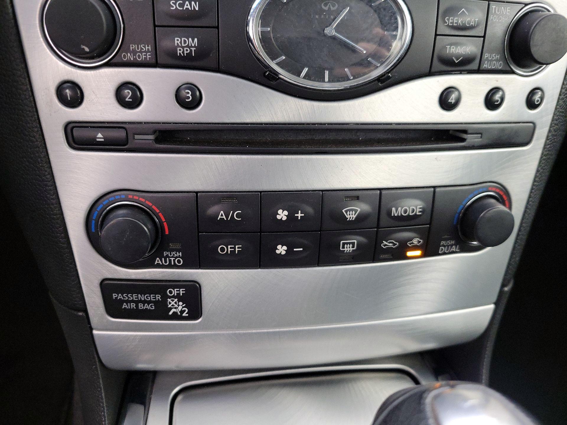 Thumbnail: 2015 INFINITI Q60 - 17