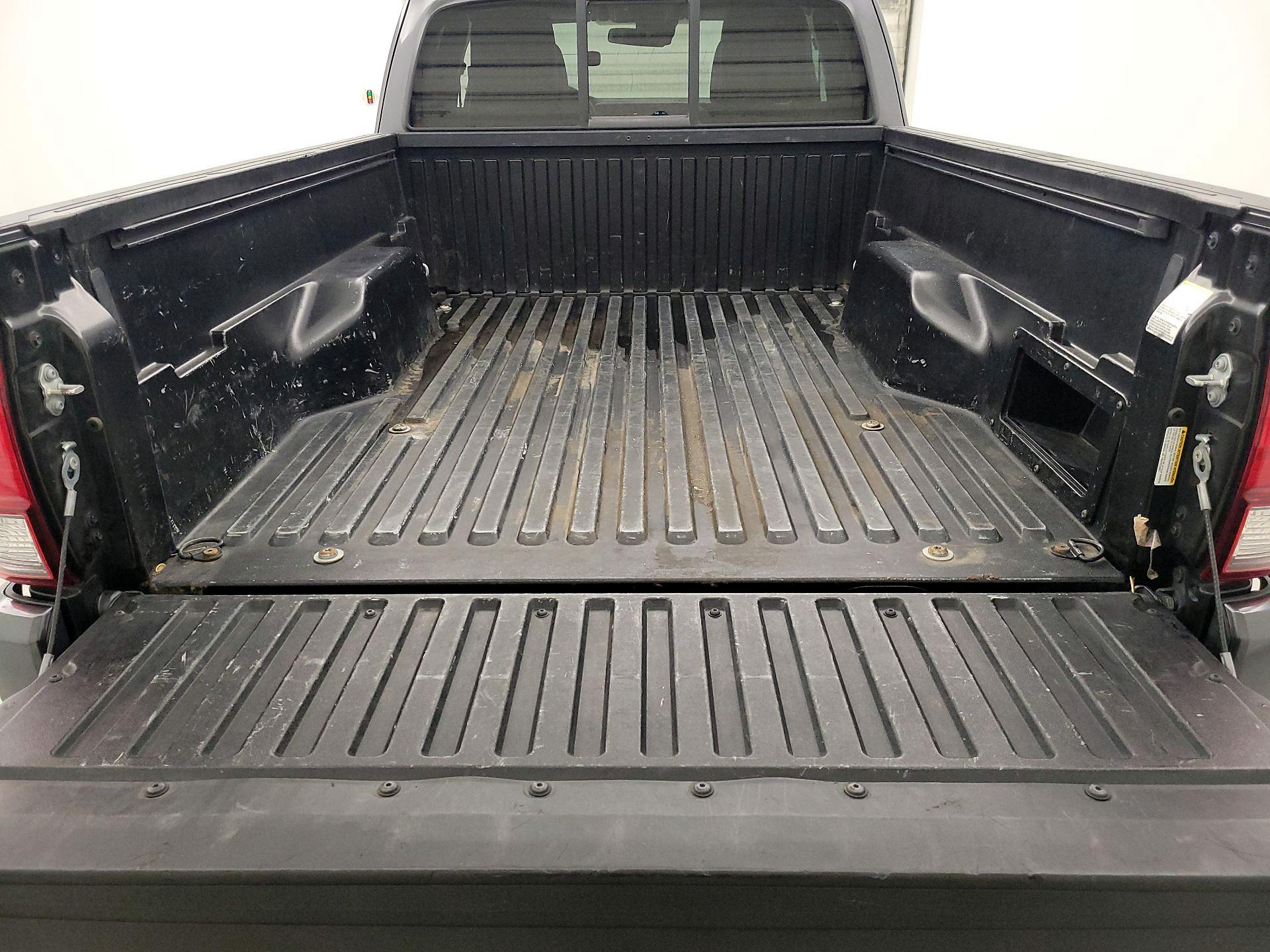 Thumbnail: 2022 Toyota Tacoma - 18