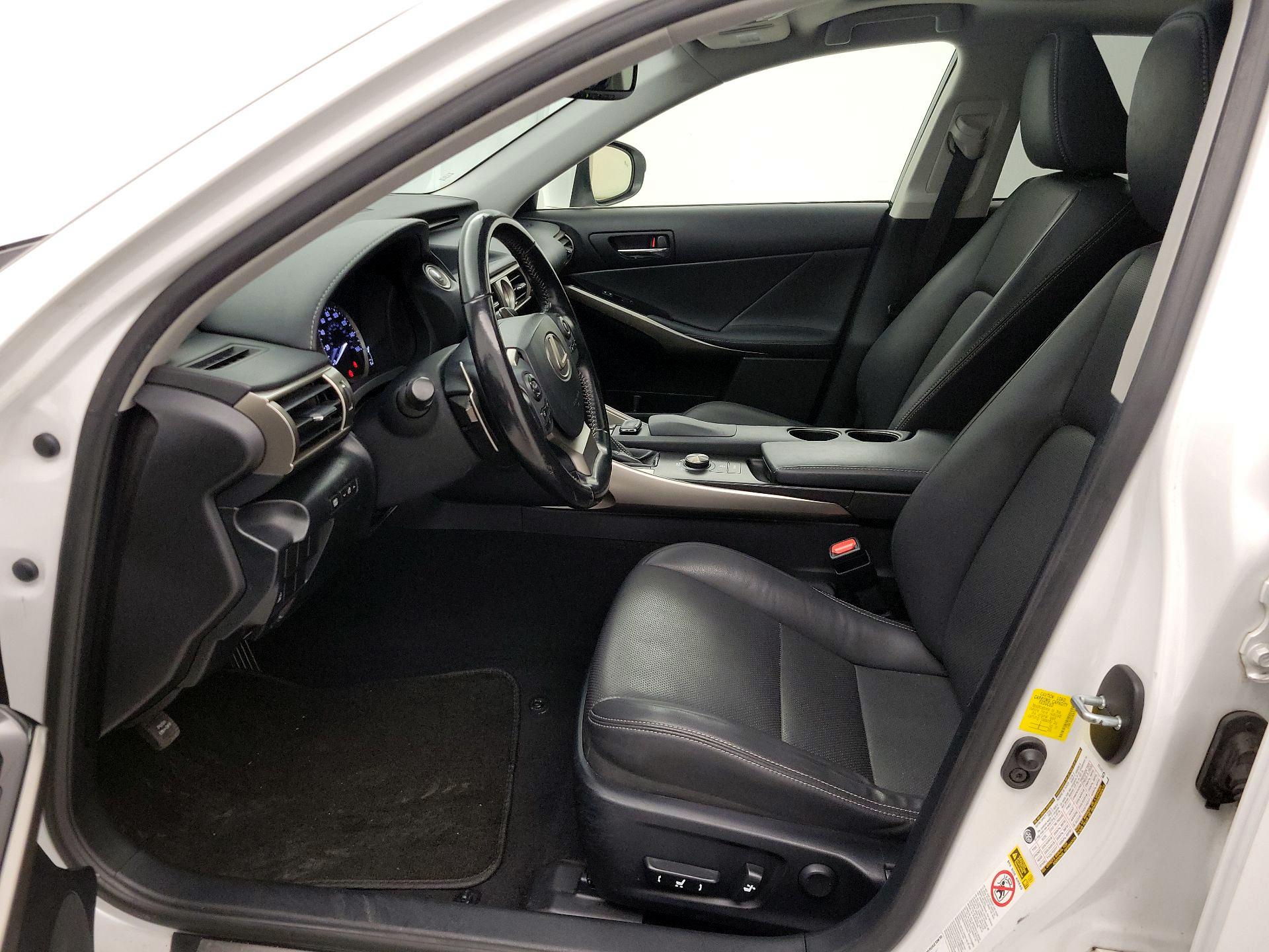 Thumbnail: 2016 Lexus IS - 11