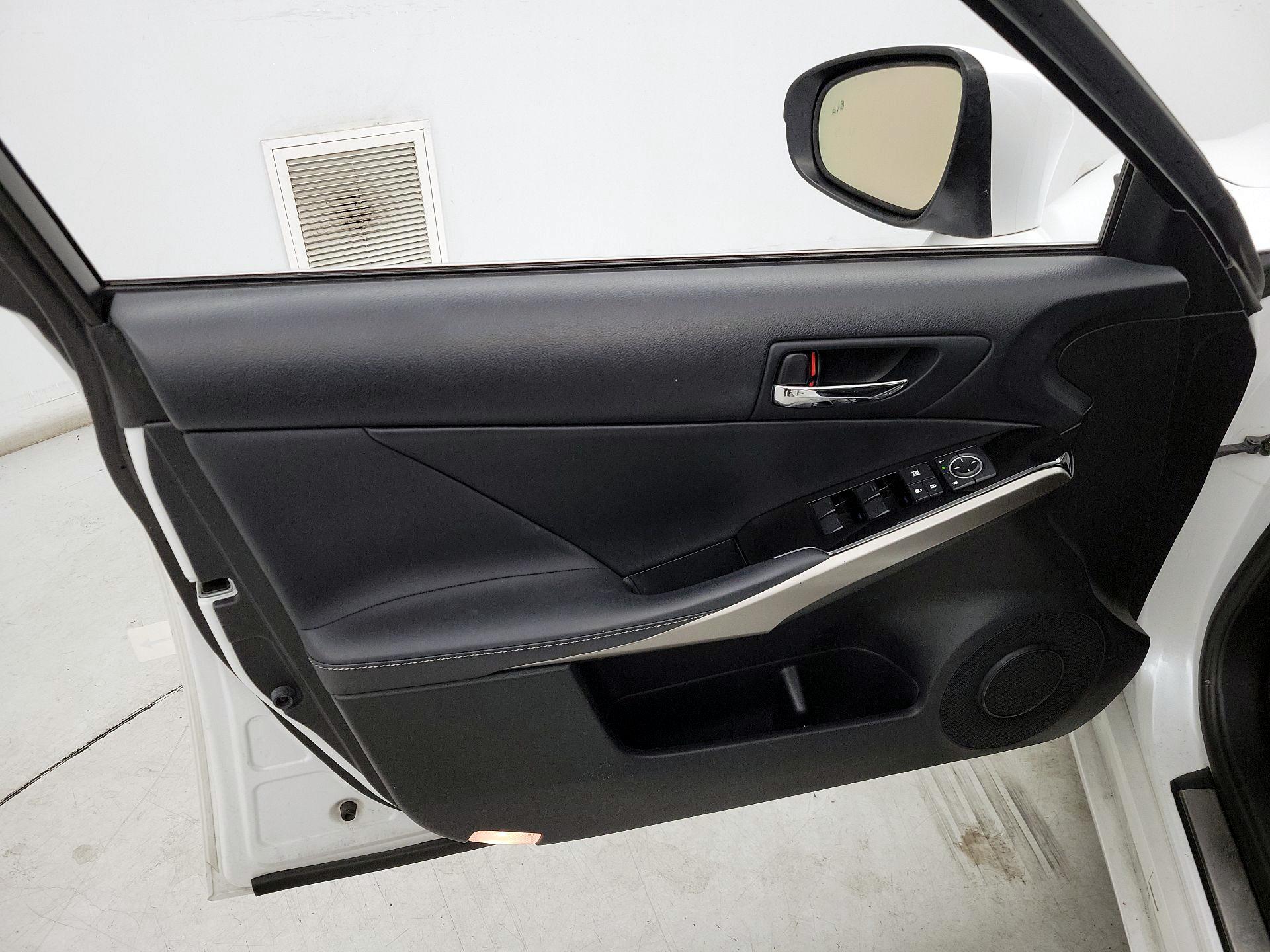 Thumbnail: 2016 Lexus IS - 12