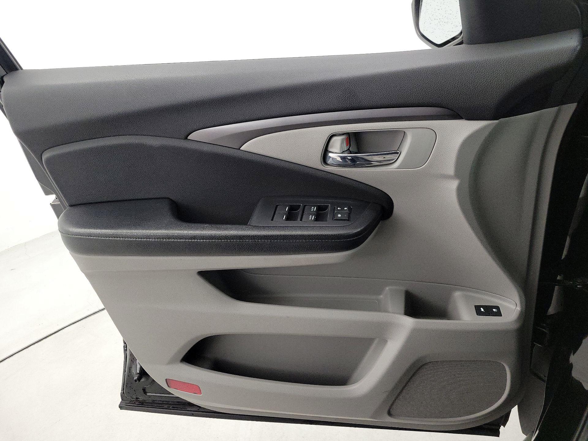 Thumbnail: 2016 Honda Pilot - 12