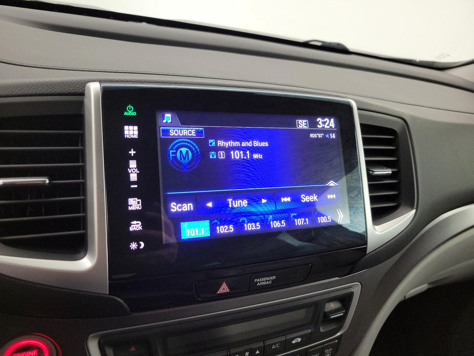 Thumbnail: 2016 Honda Pilot - 15