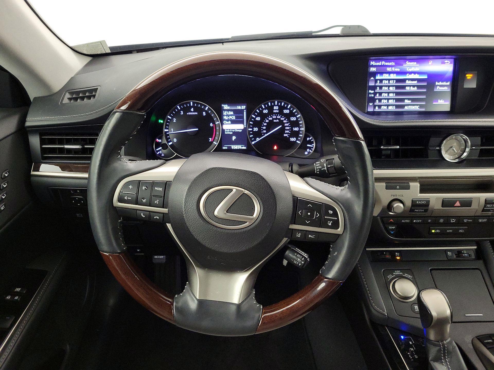 Thumbnail: 2018 Lexus ES - 10