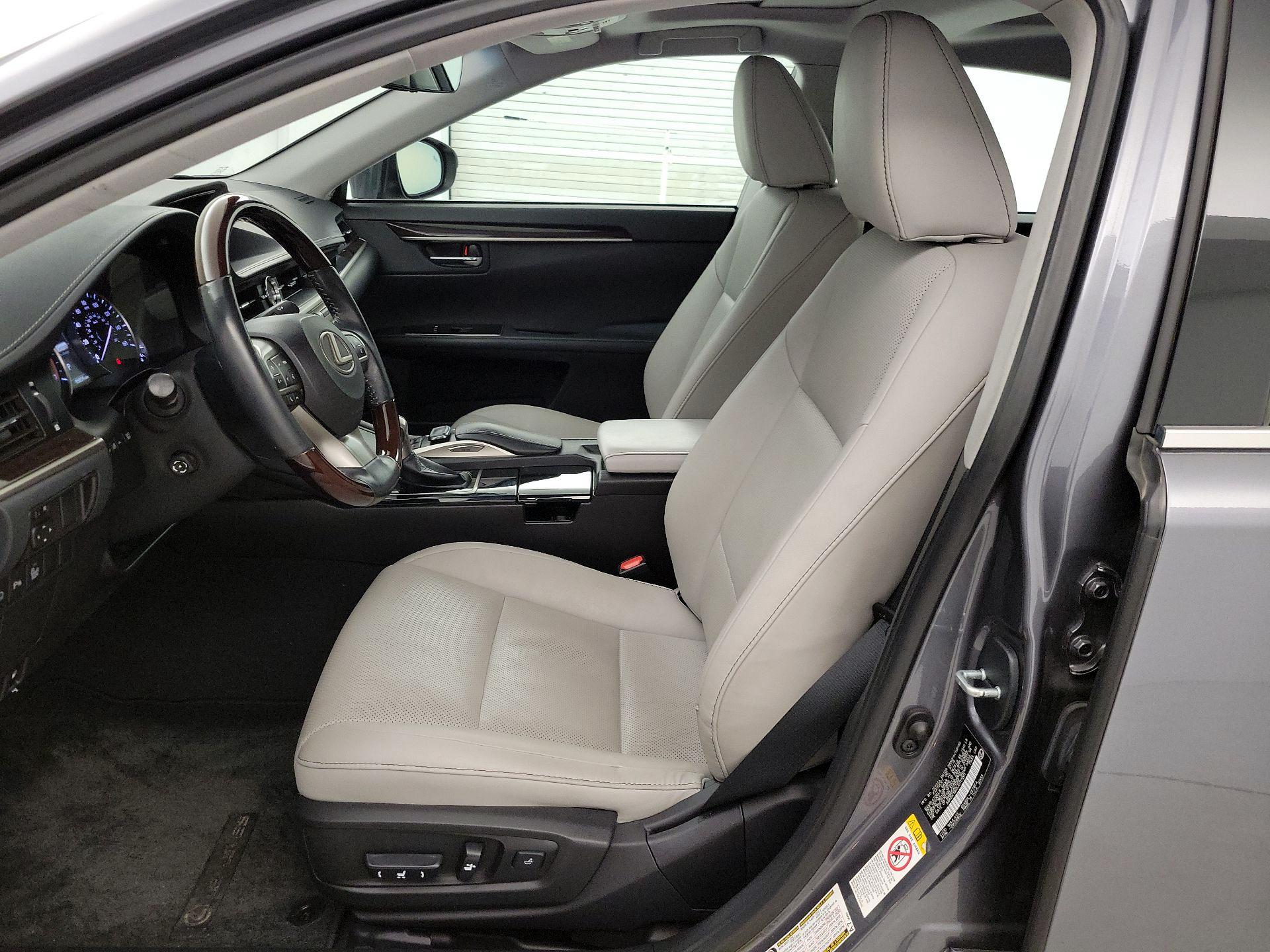 Thumbnail: 2018 Lexus ES - 11