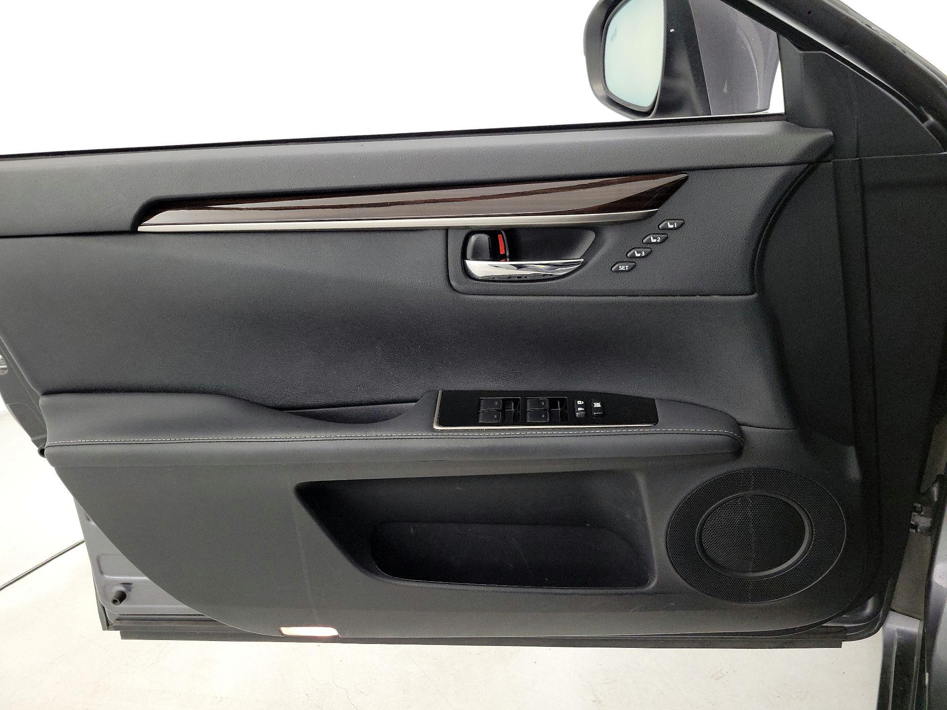 Thumbnail: 2018 Lexus ES - 12