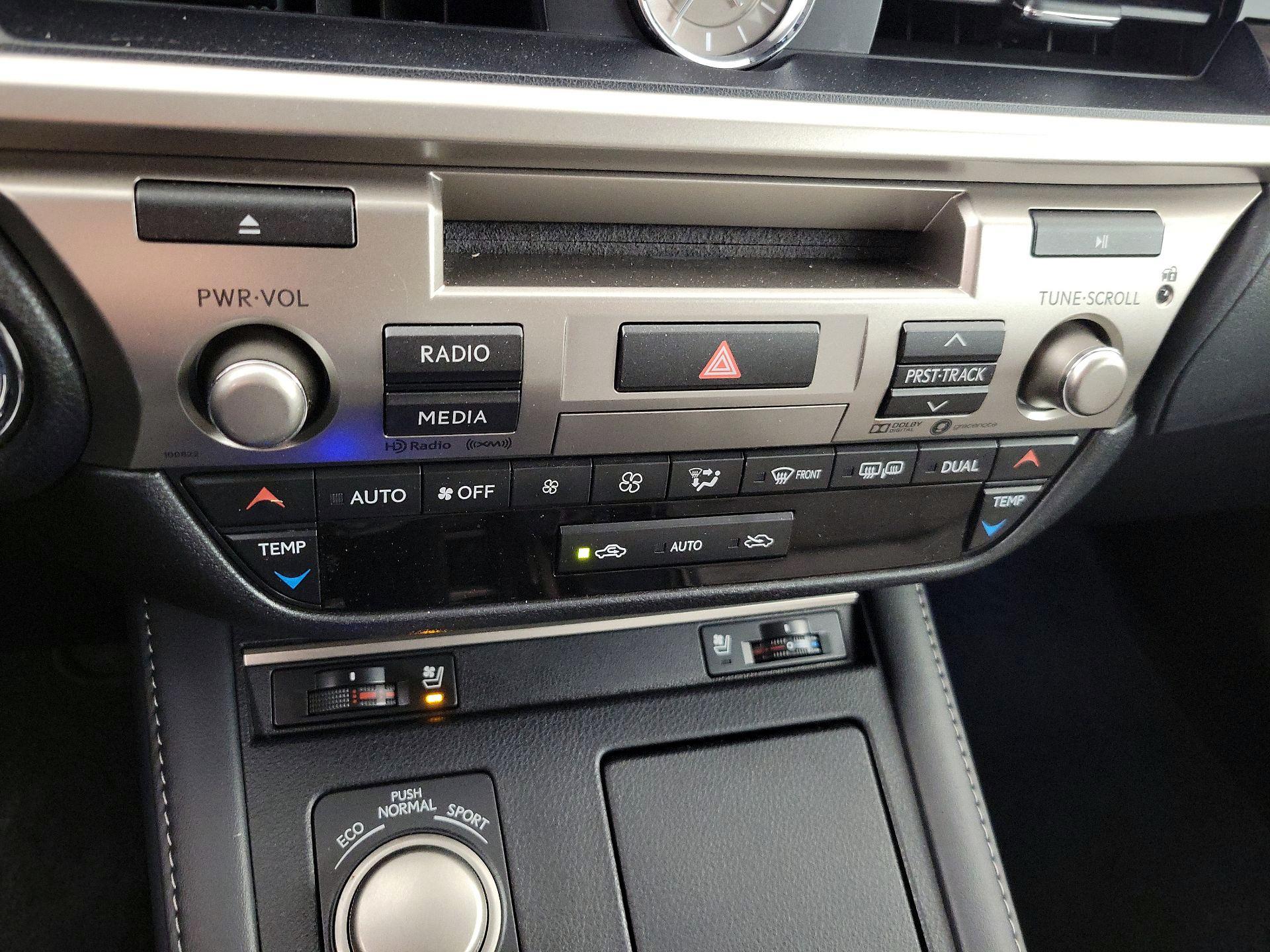 Thumbnail: 2018 Lexus ES - 16