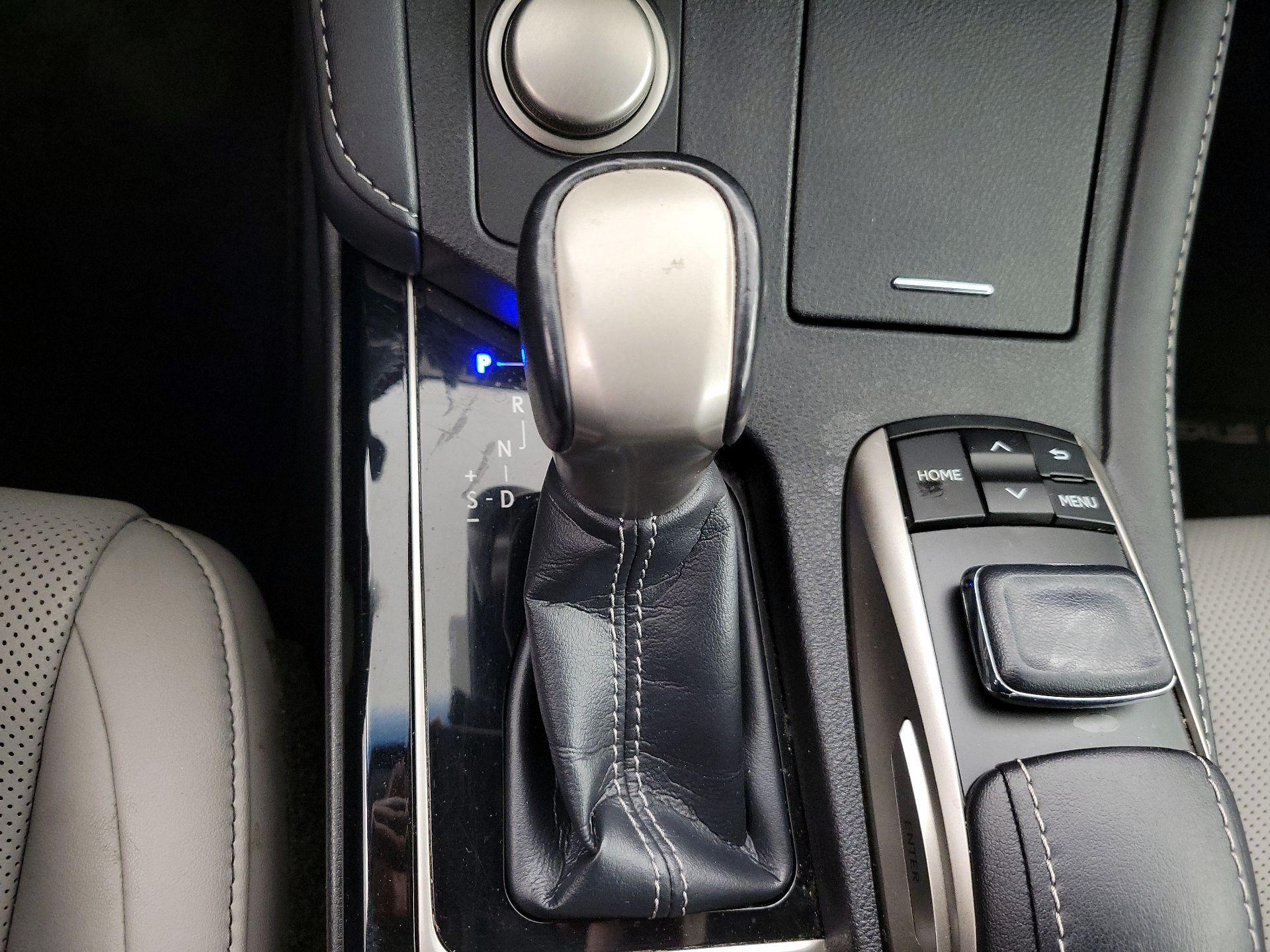 Thumbnail: 2018 Lexus ES - 17