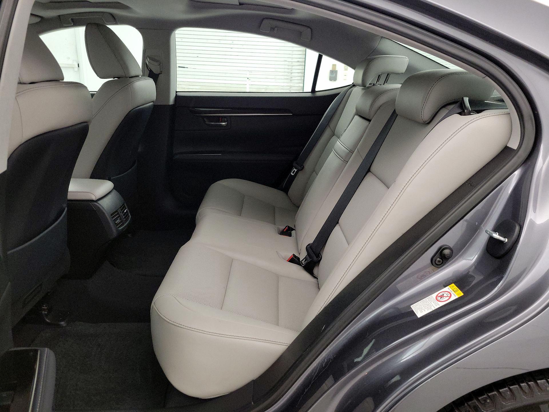 Thumbnail: 2018 Lexus ES - 18