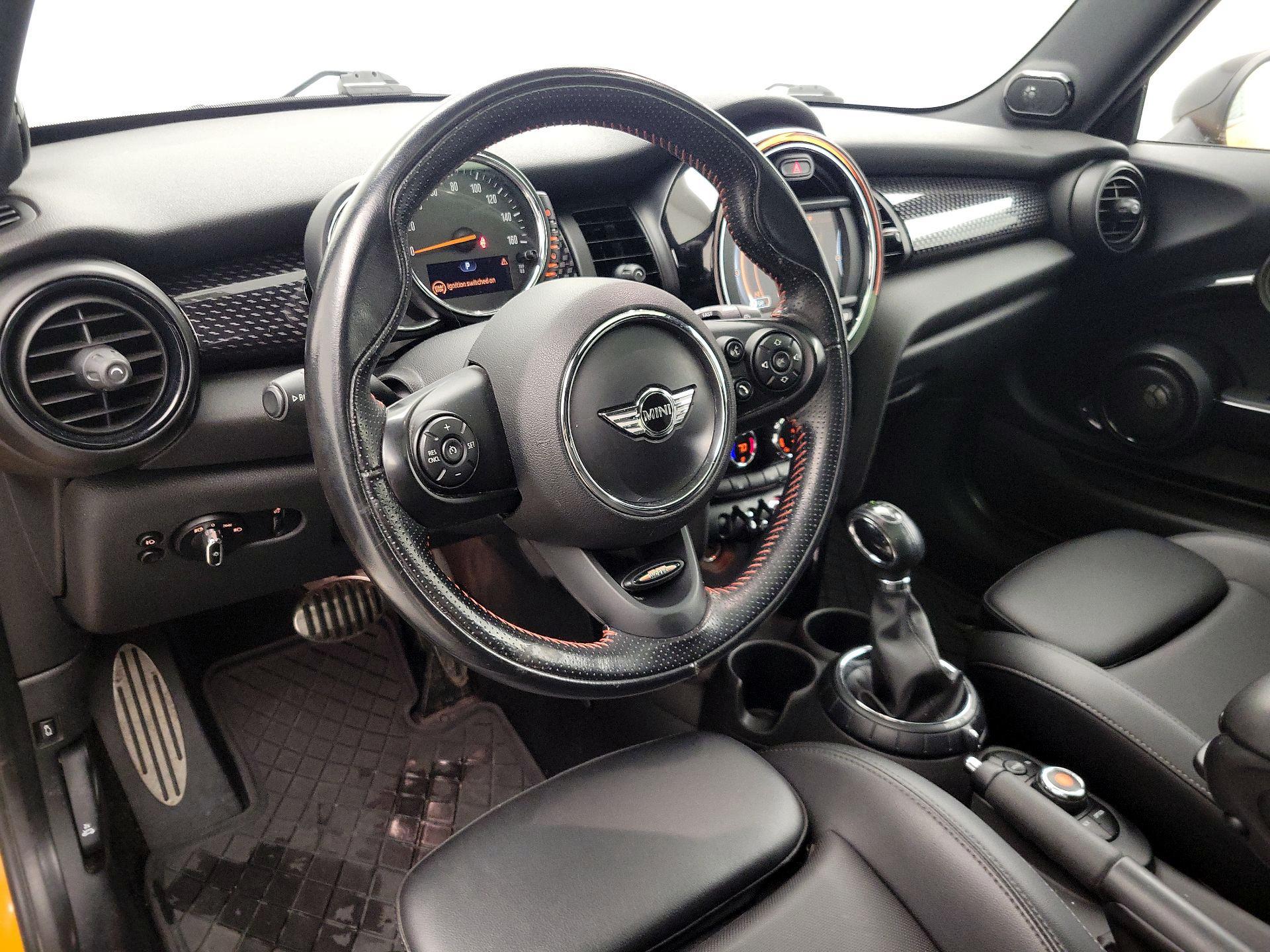 Thumbnail: 2017 MINI Cooper Hardtop - 9