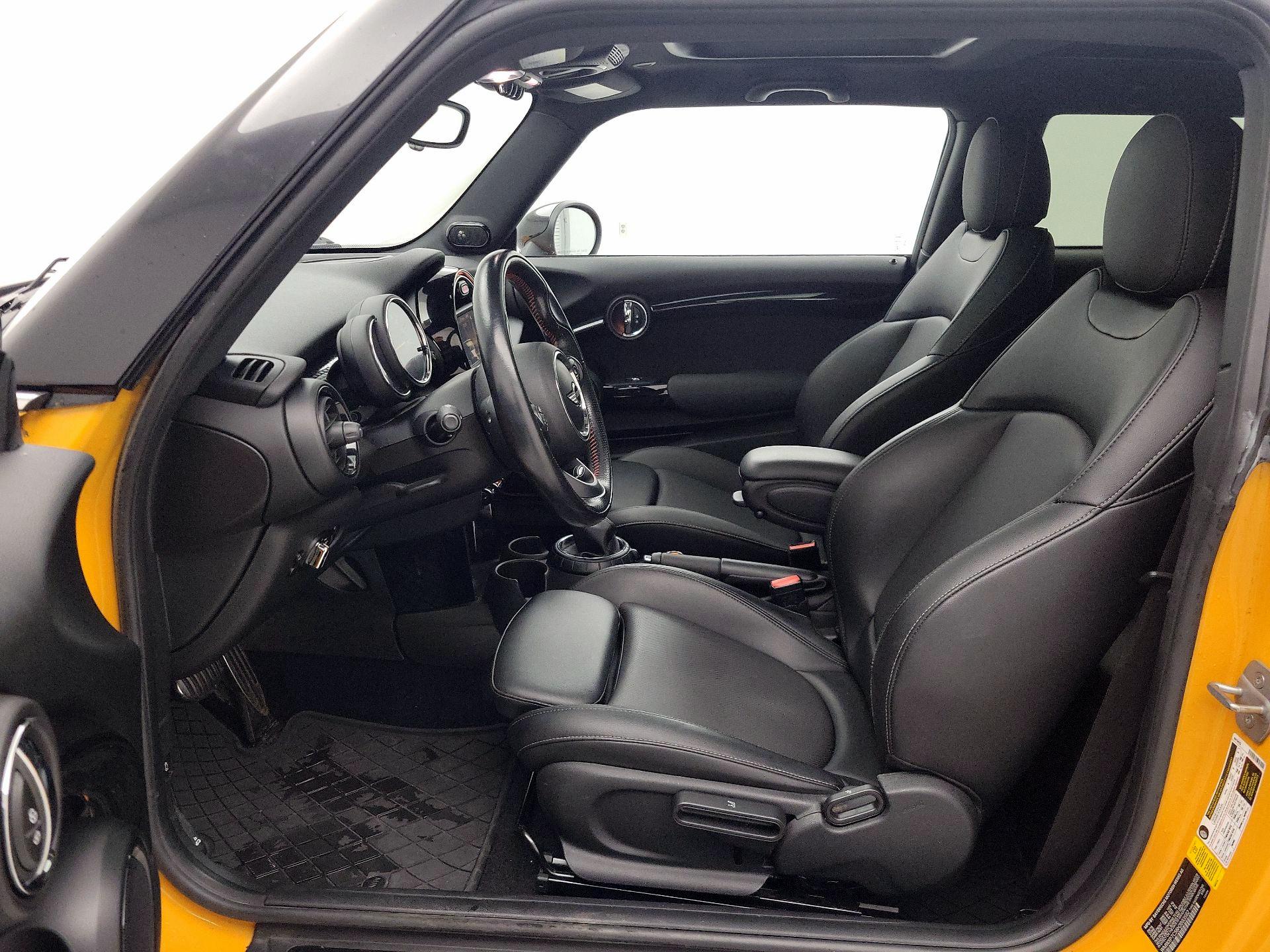 Thumbnail: 2017 MINI Cooper Hardtop - 11