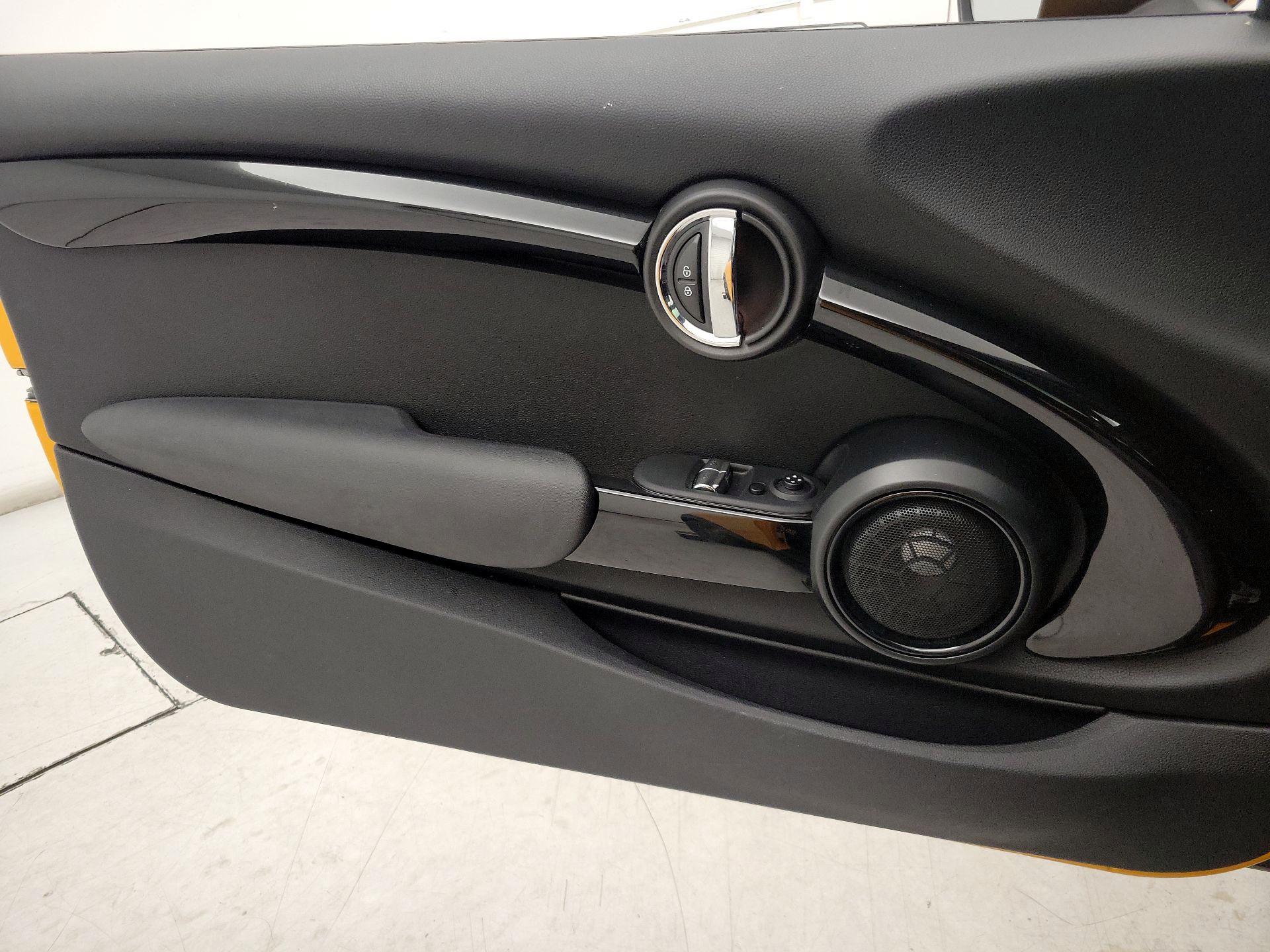 Thumbnail: 2017 MINI Cooper Hardtop - 12