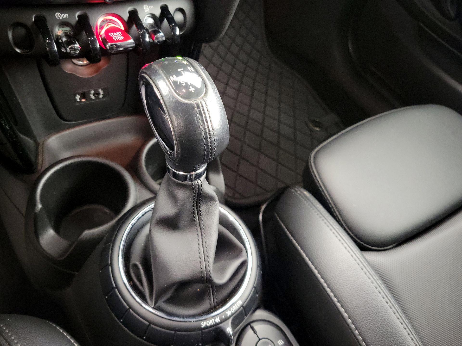 Thumbnail: 2017 MINI Cooper Hardtop - 16