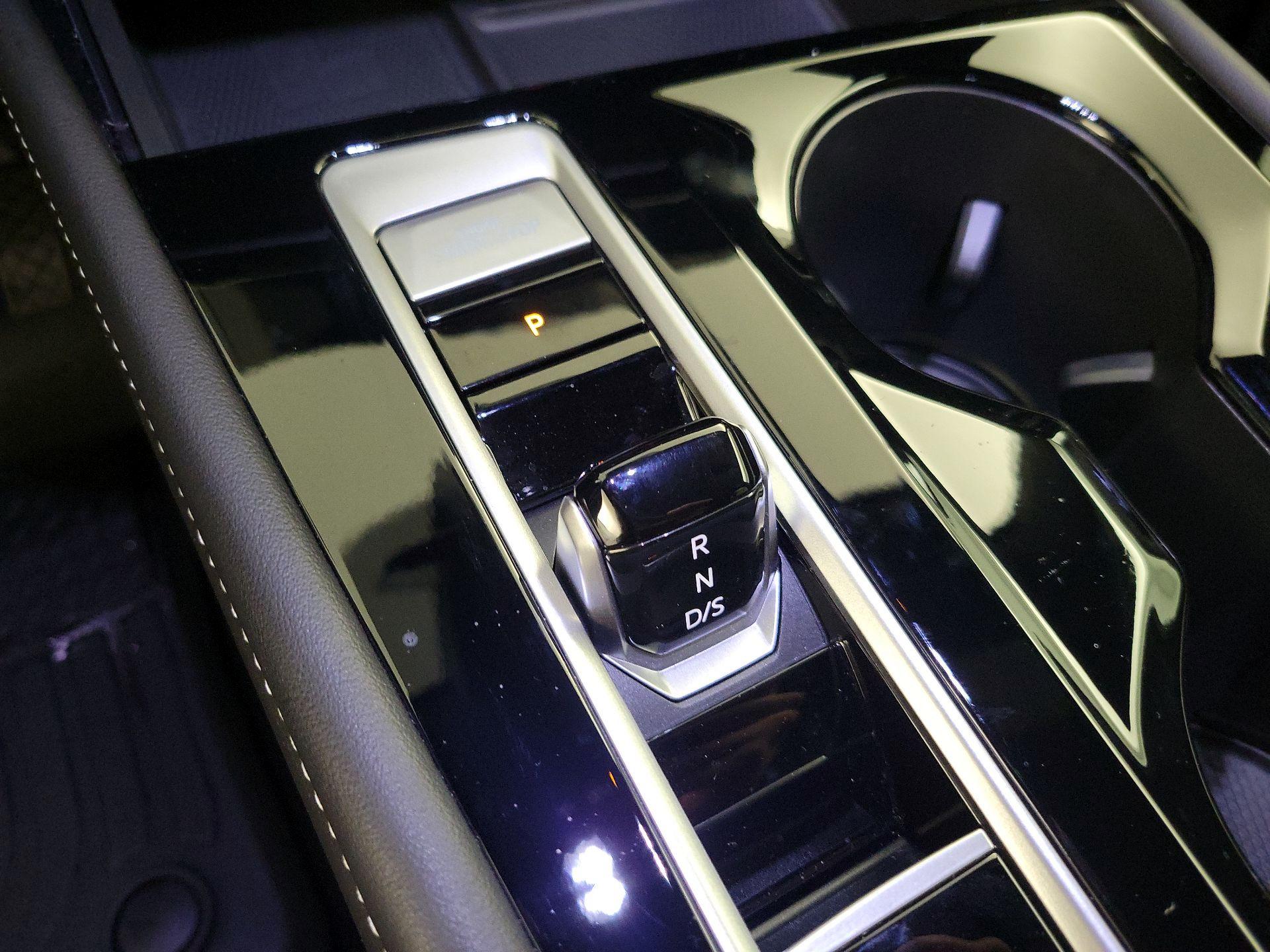 Thumbnail: 2024 Volkswagen Atlas - 17