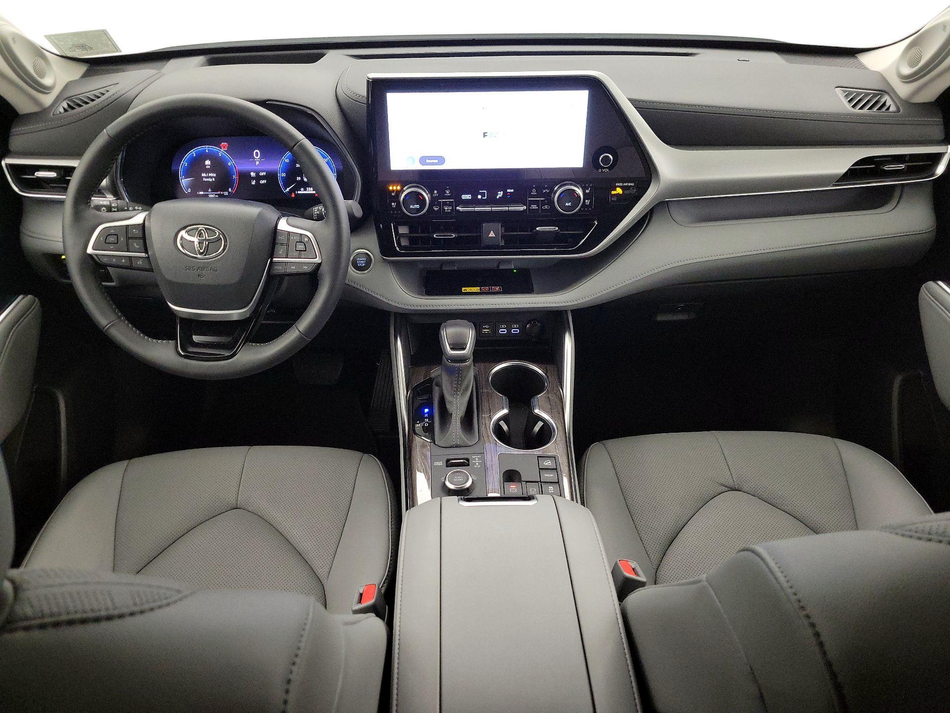 Thumbnail: 2025 Toyota Highlander - 9