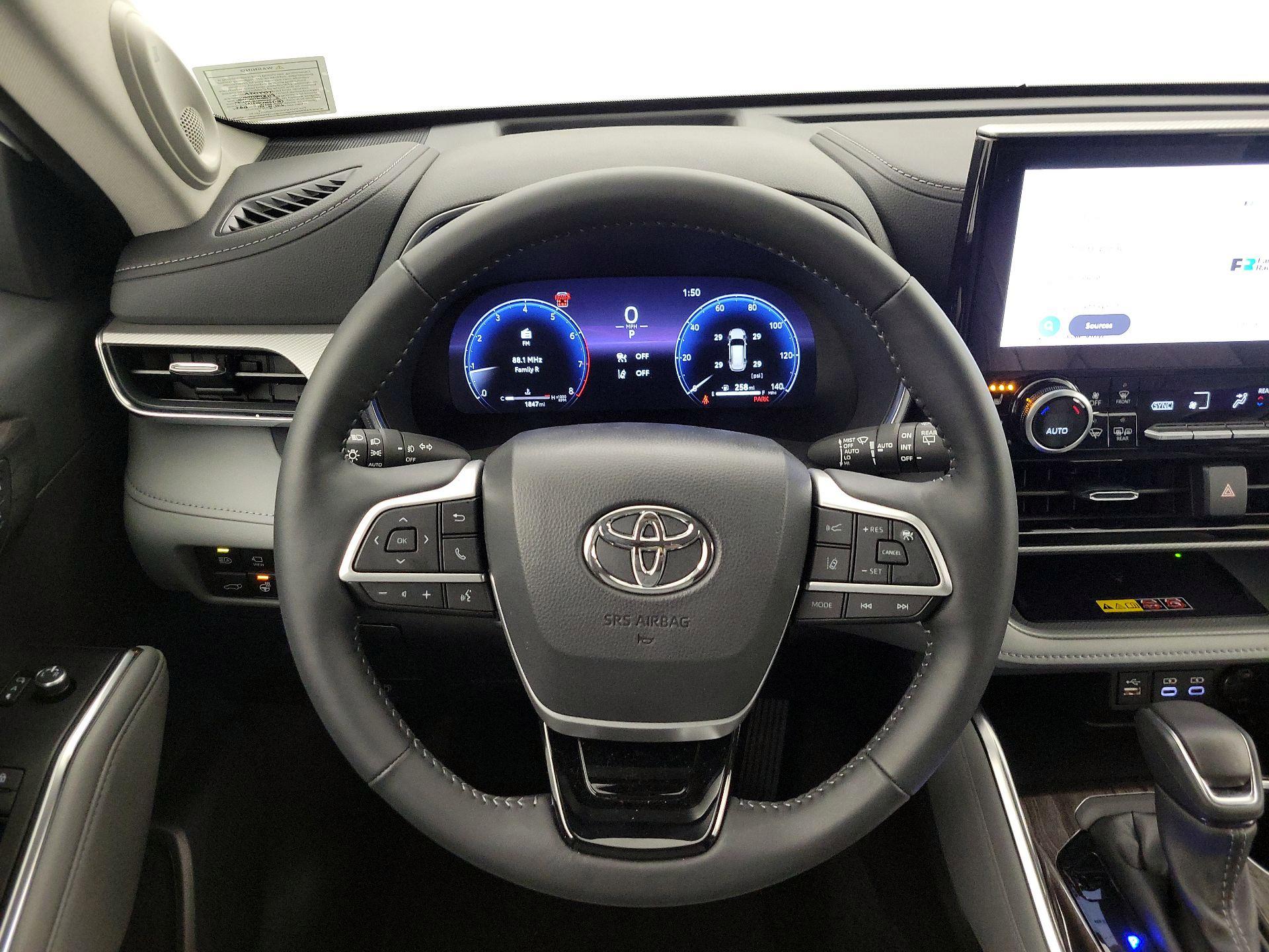 Thumbnail: 2025 Toyota Highlander - 10