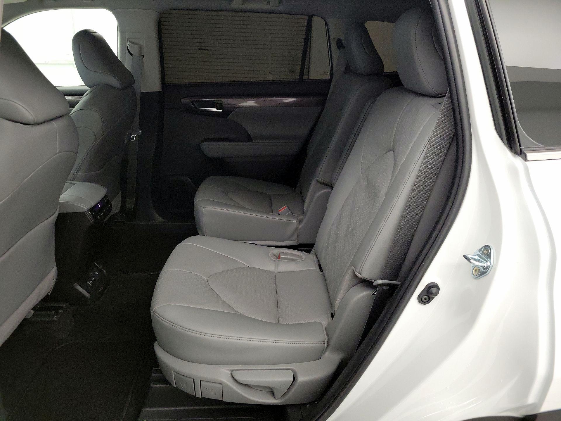 Thumbnail: 2025 Toyota Highlander - 19