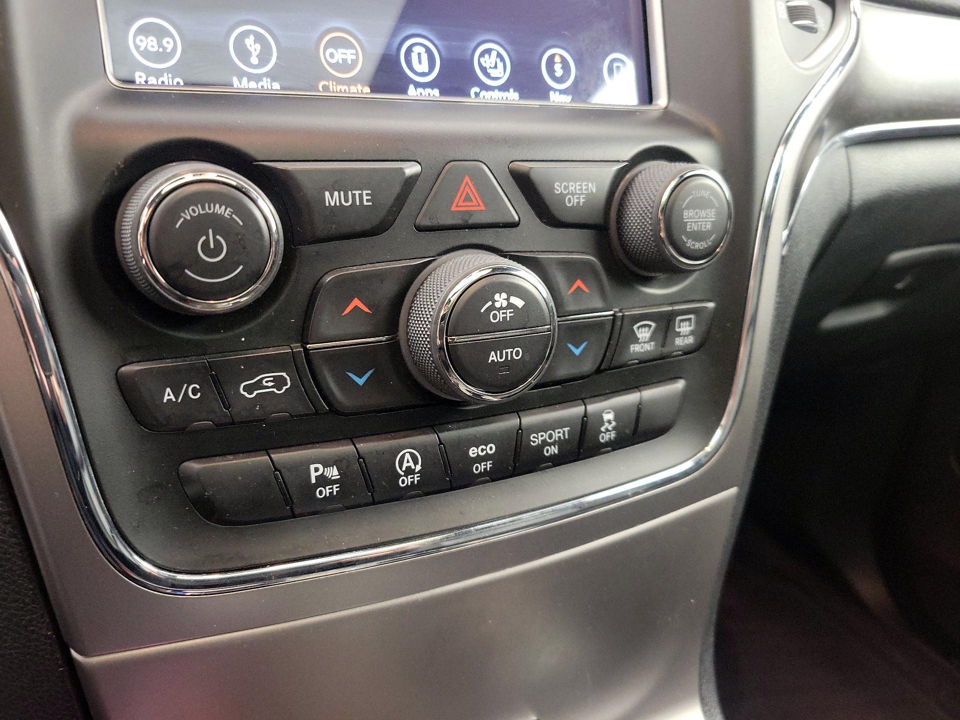 Thumbnail: 2018 Jeep Grand Cherokee - 17