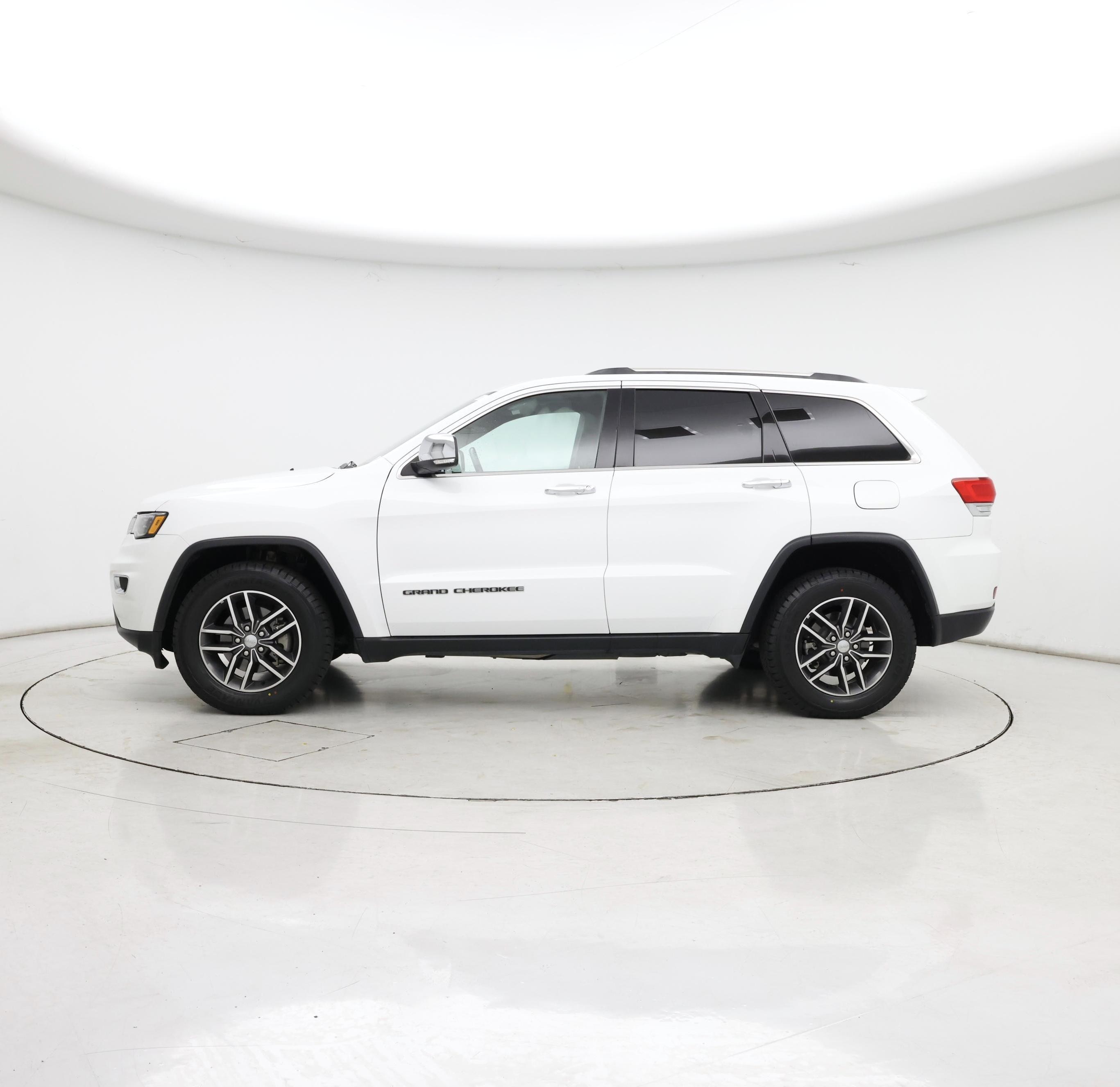 Thumbnail: 2018 Jeep Grand Cherokee - 3