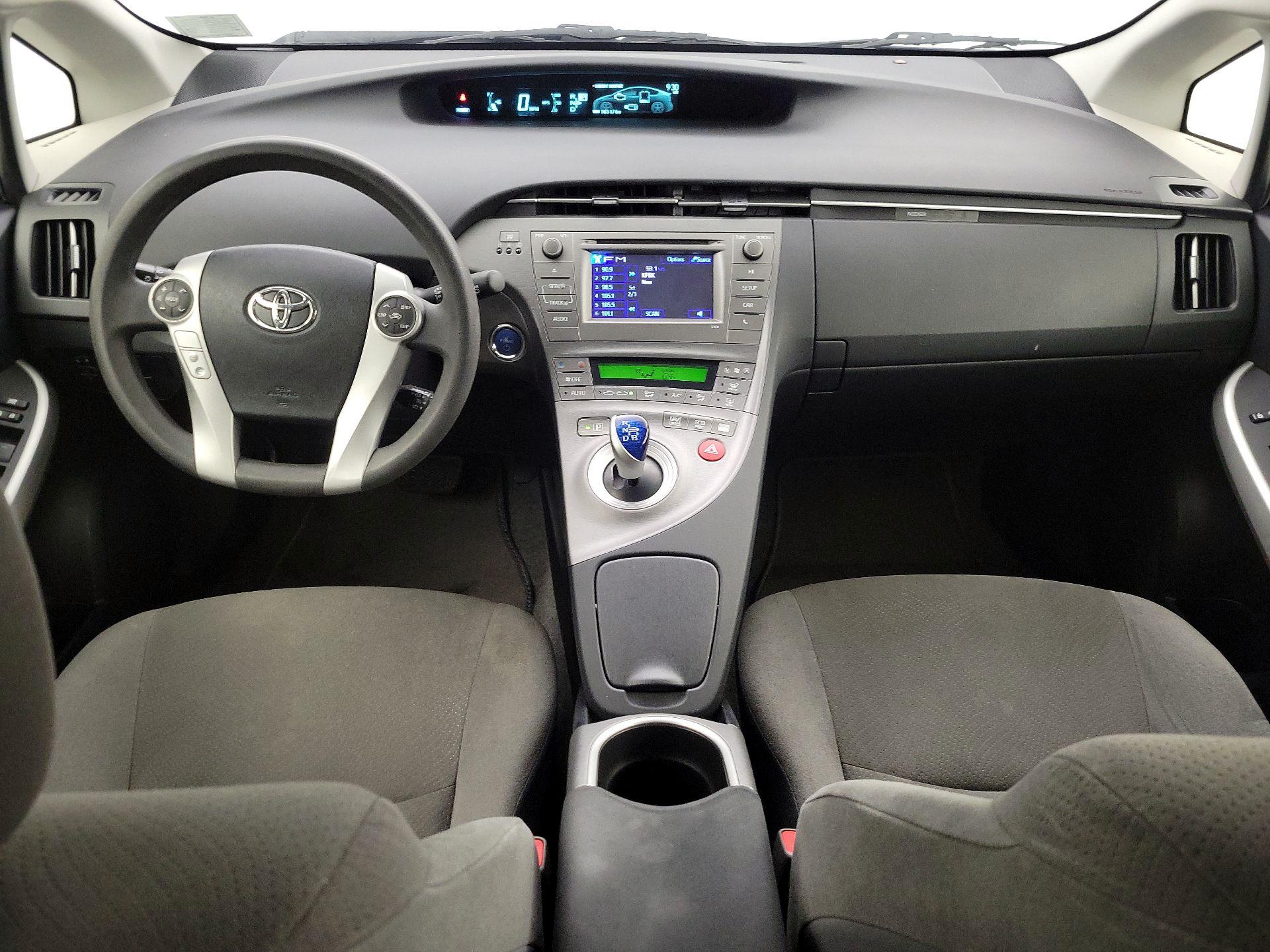 Thumbnail: 2015 Toyota Prius - 9