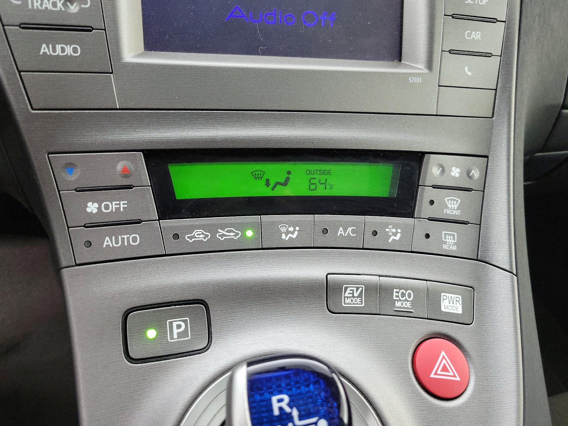 Thumbnail: 2015 Toyota Prius - 16