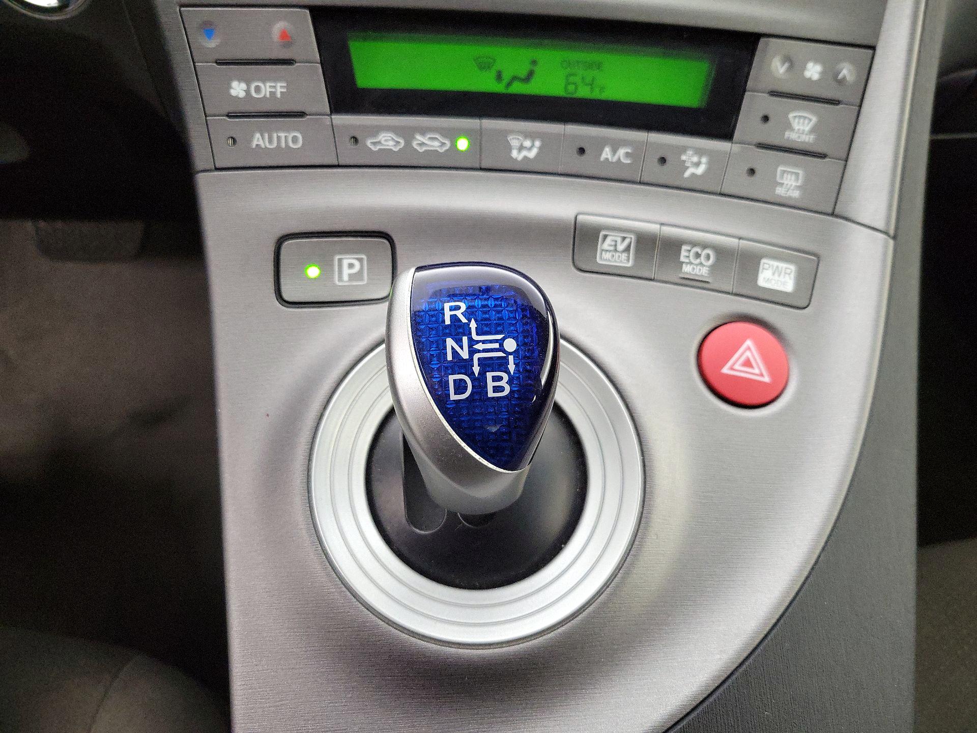 Thumbnail: 2015 Toyota Prius - 17