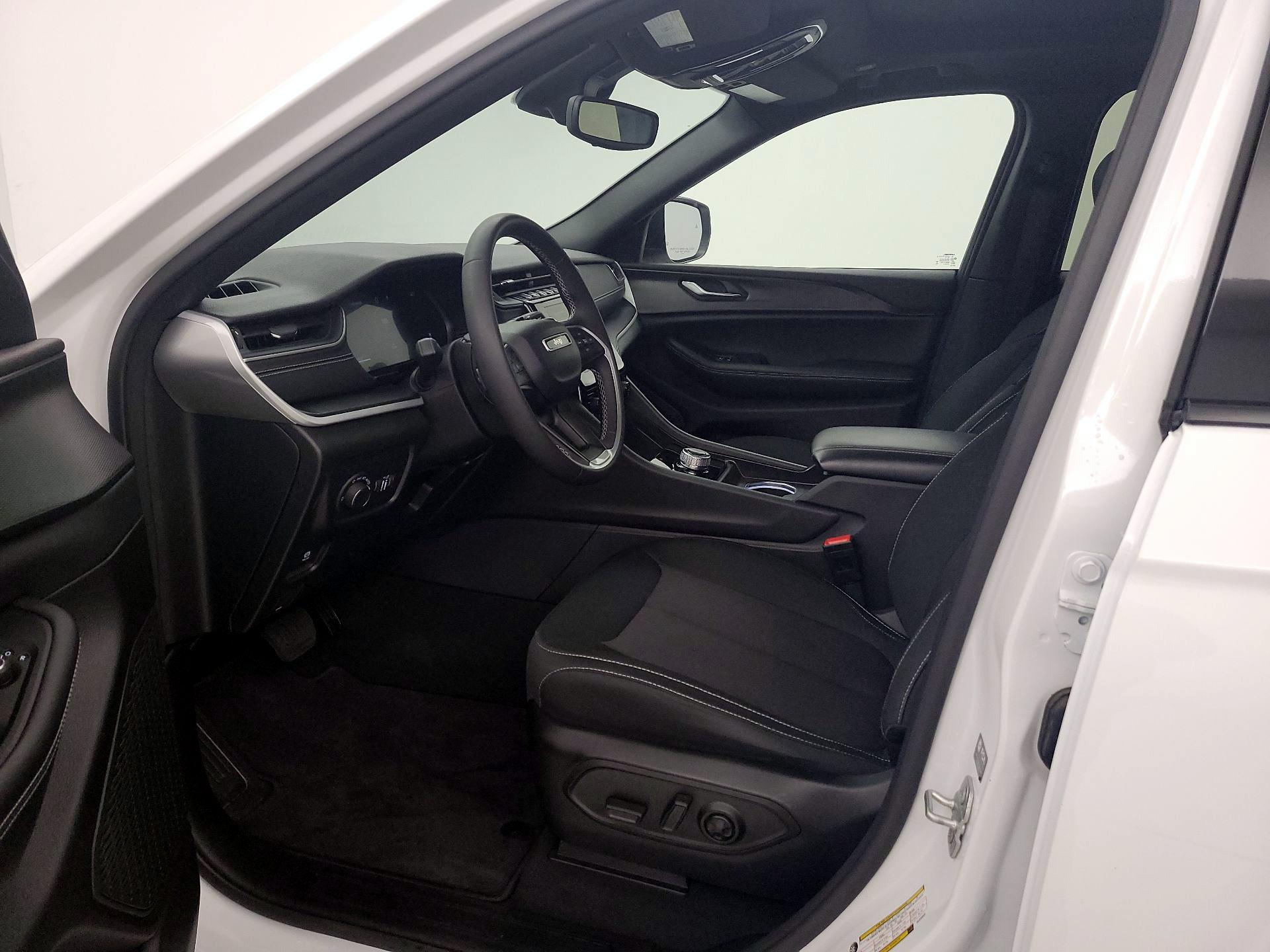 Thumbnail: 2024 Jeep Grand Cherokee - 11