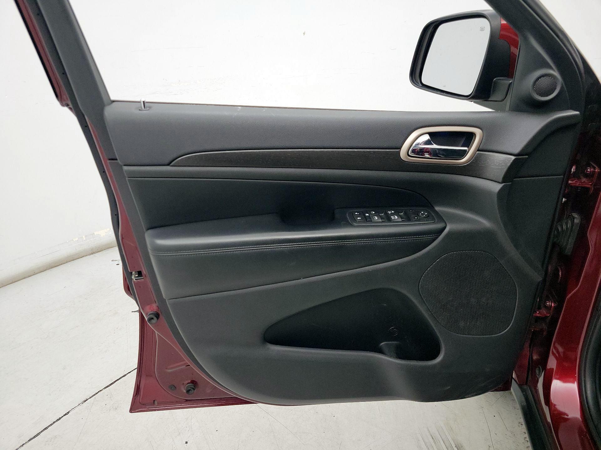 Thumbnail: 2016 Jeep Grand Cherokee - 12