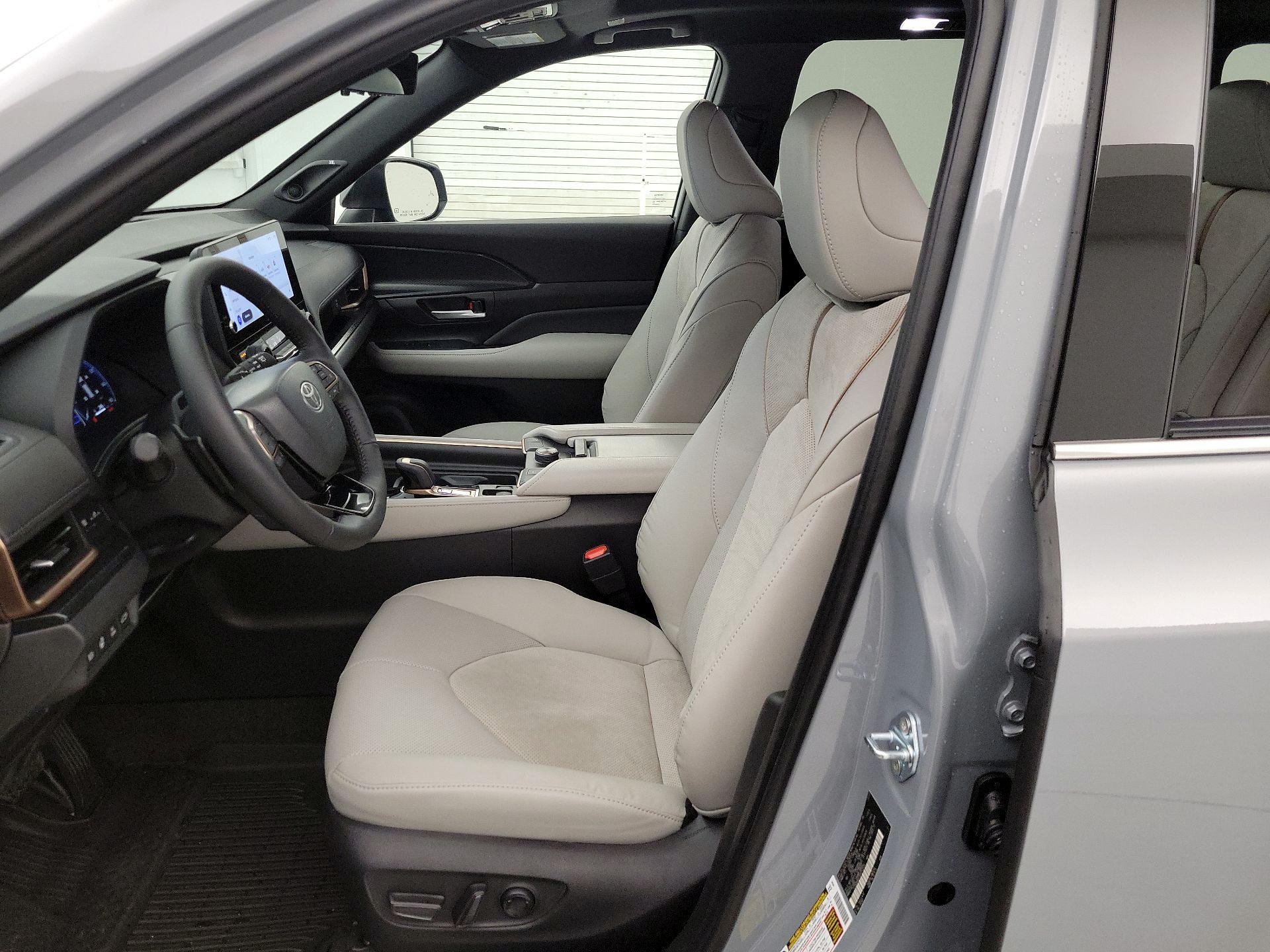 Thumbnail: 2025 Toyota Highlander - 11