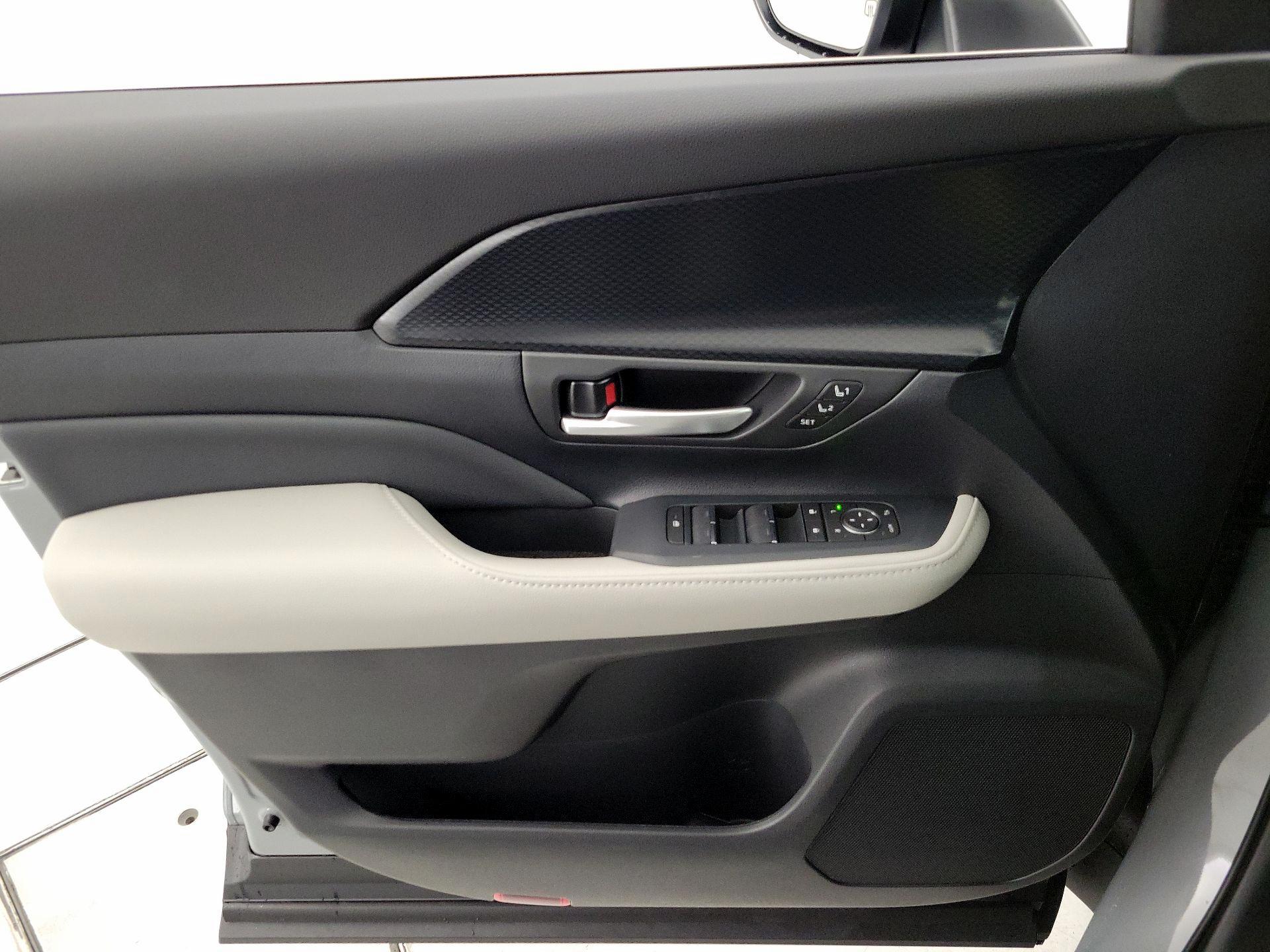 Thumbnail: 2025 Toyota Highlander - 12