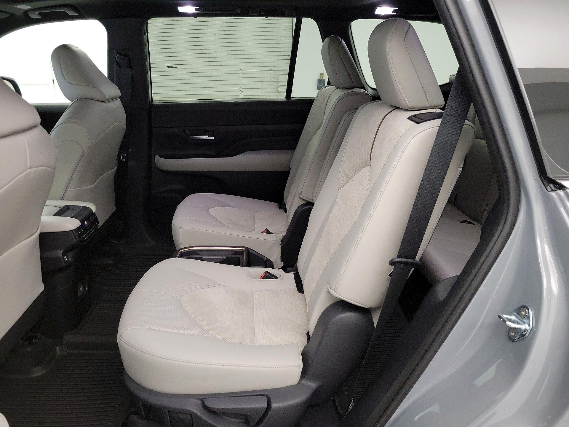 Thumbnail: 2025 Toyota Highlander - 19