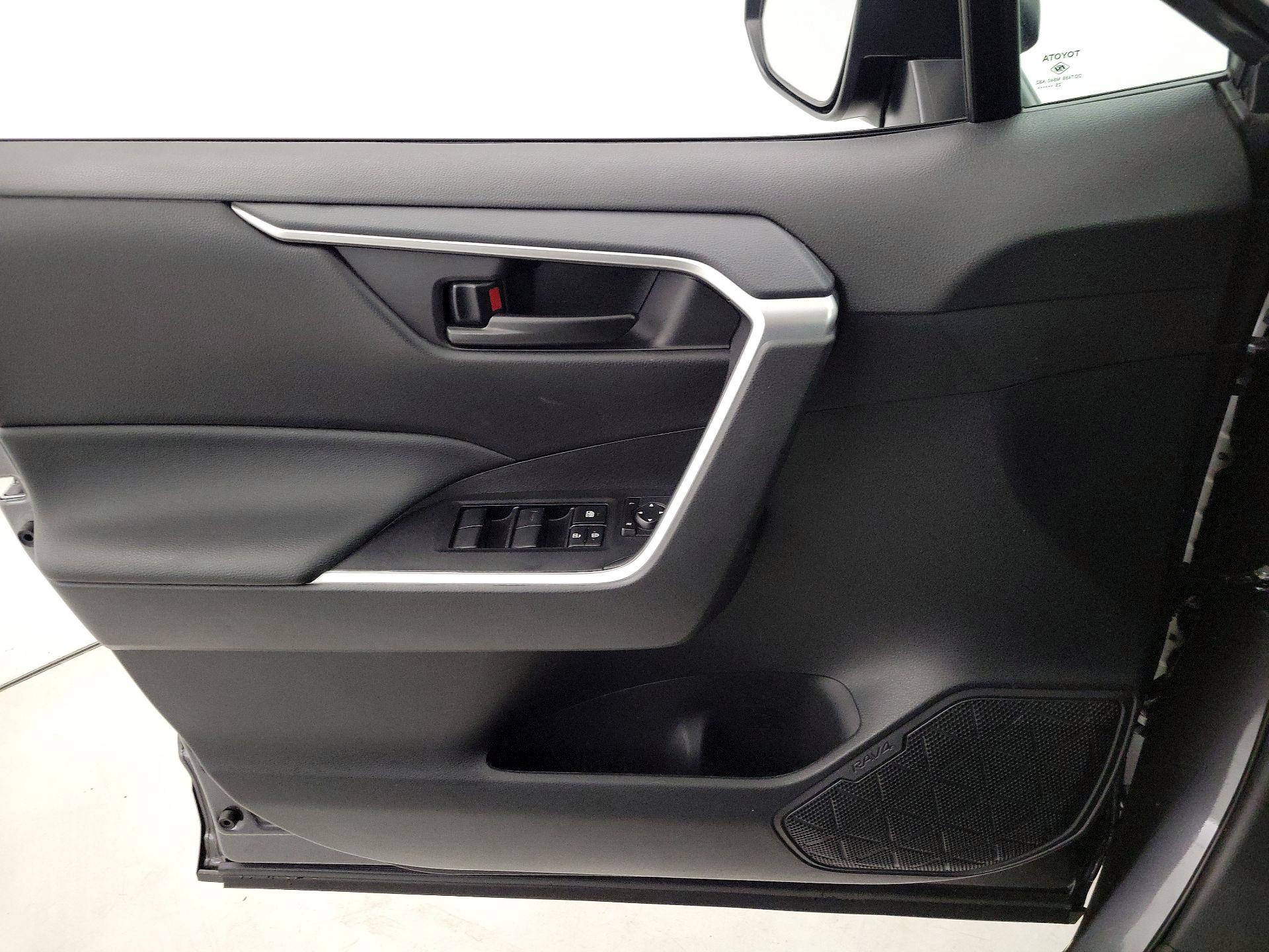 Thumbnail: 2025 Toyota RAV4 - 12