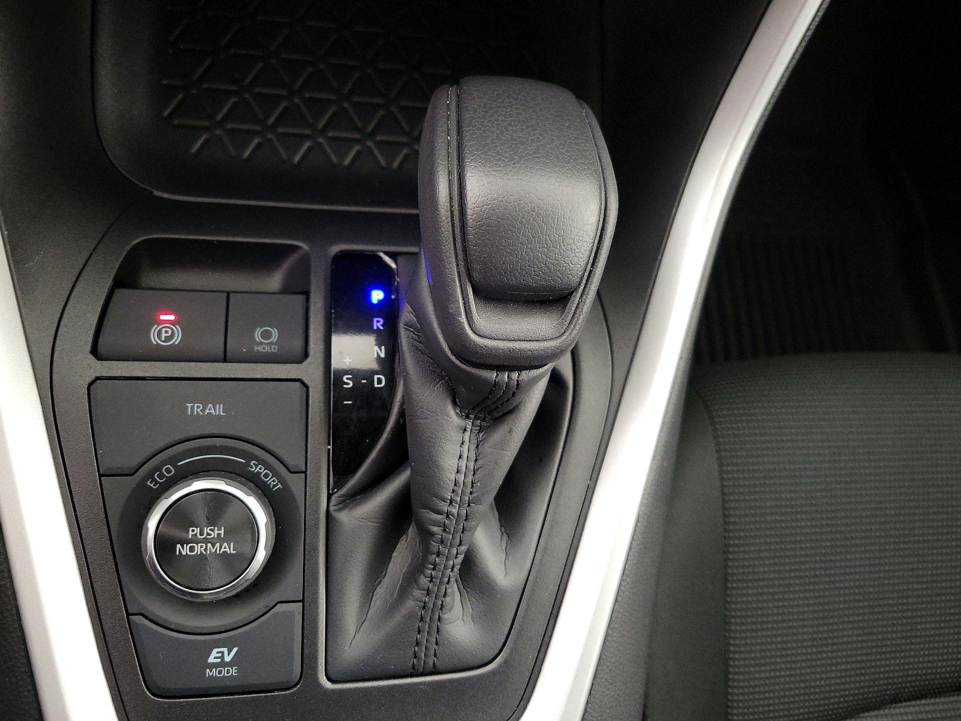 Thumbnail: 2025 Toyota RAV4 - 17