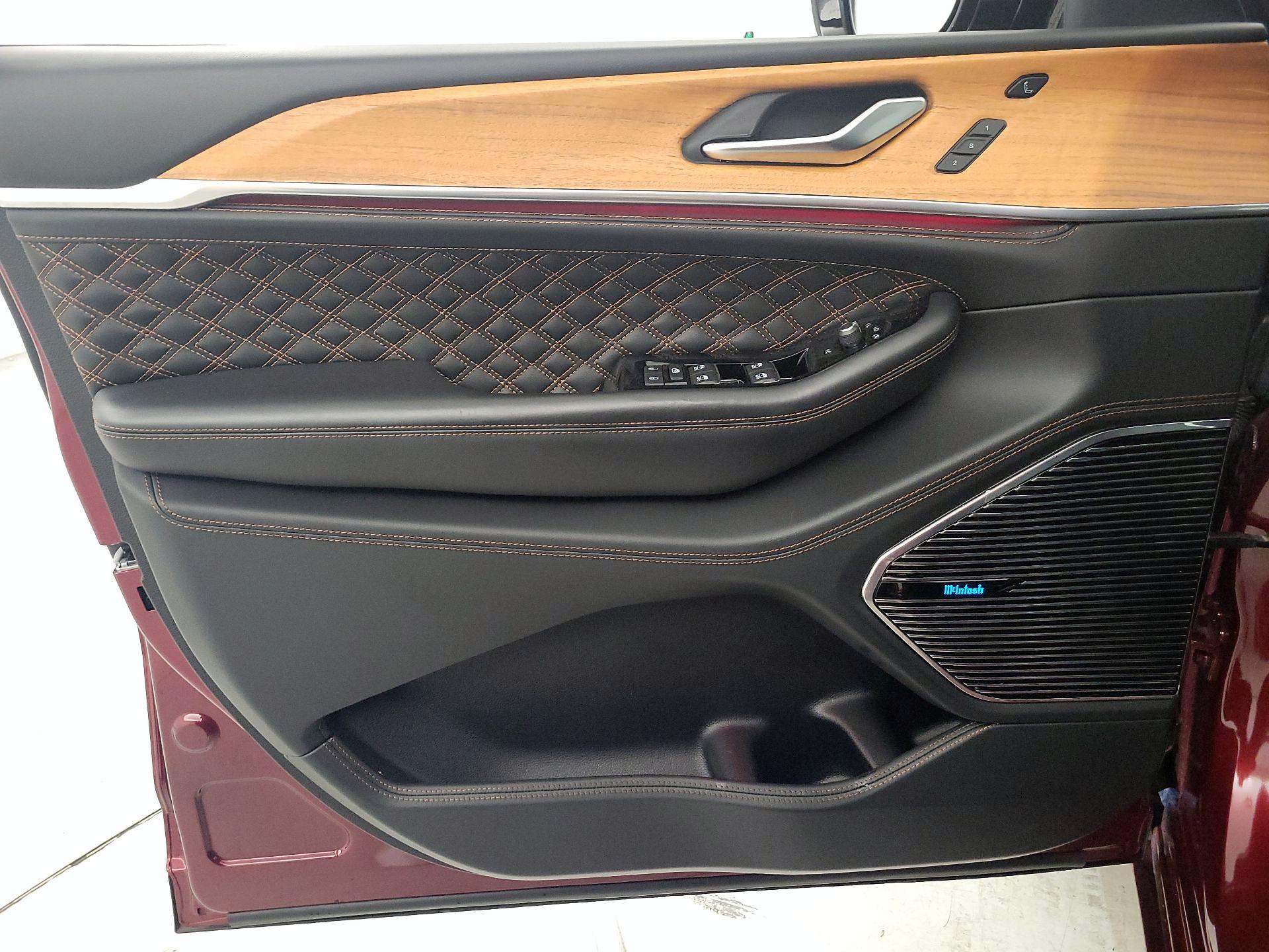 Thumbnail: 2023 Jeep Grand Cherokee L - 12