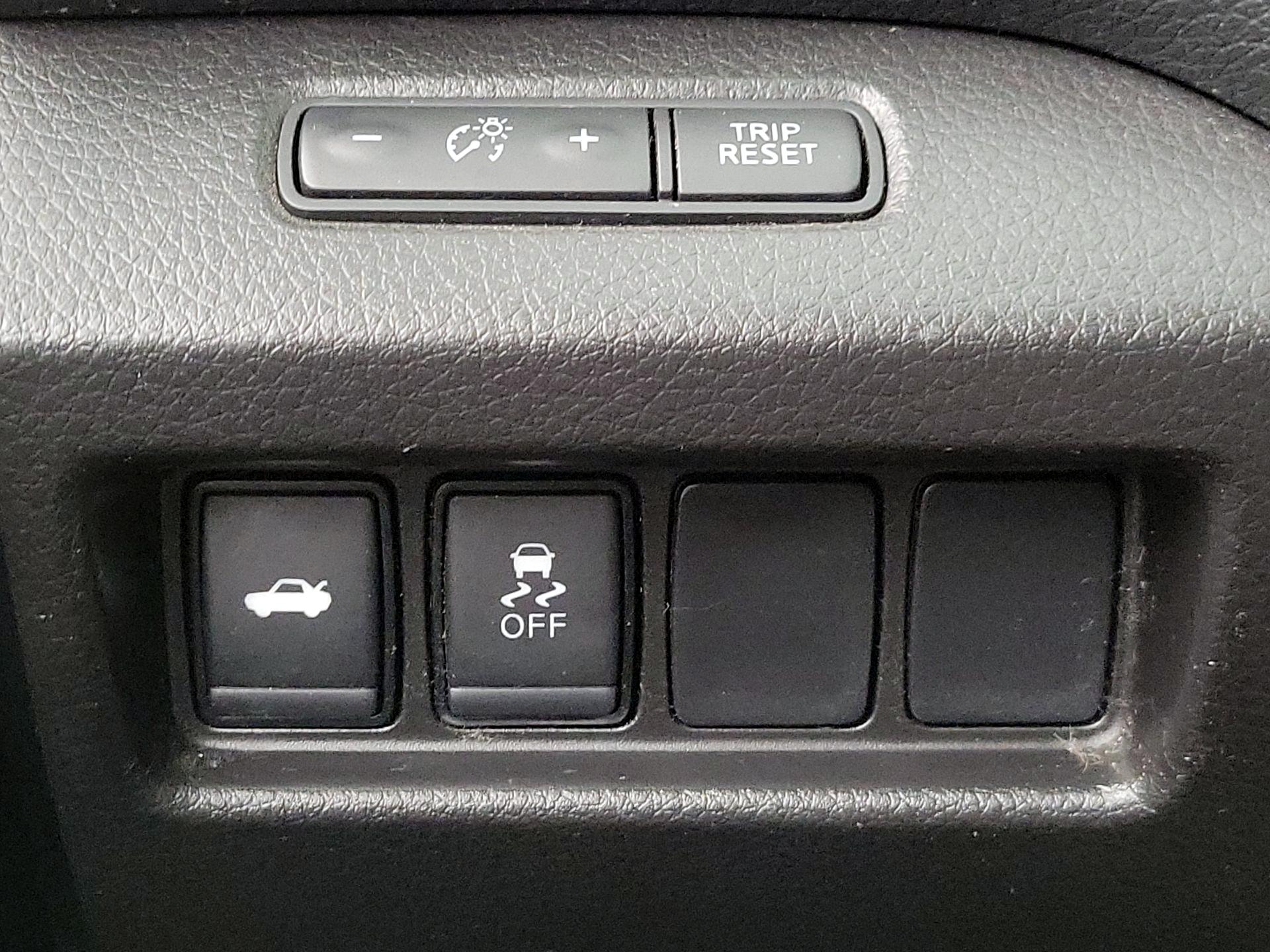 Thumbnail: 2018 Nissan Altima - 13