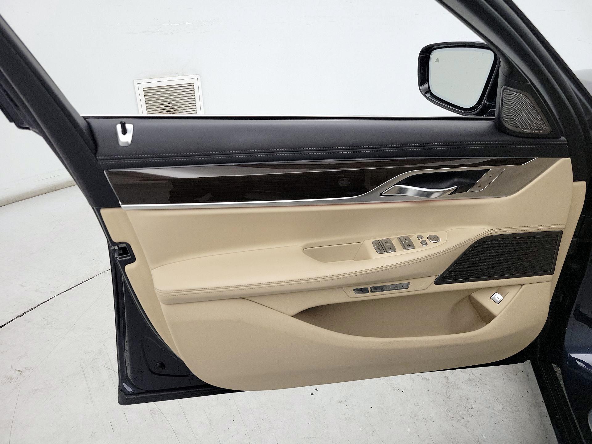 Thumbnail: 2016 BMW 7 Series - 12